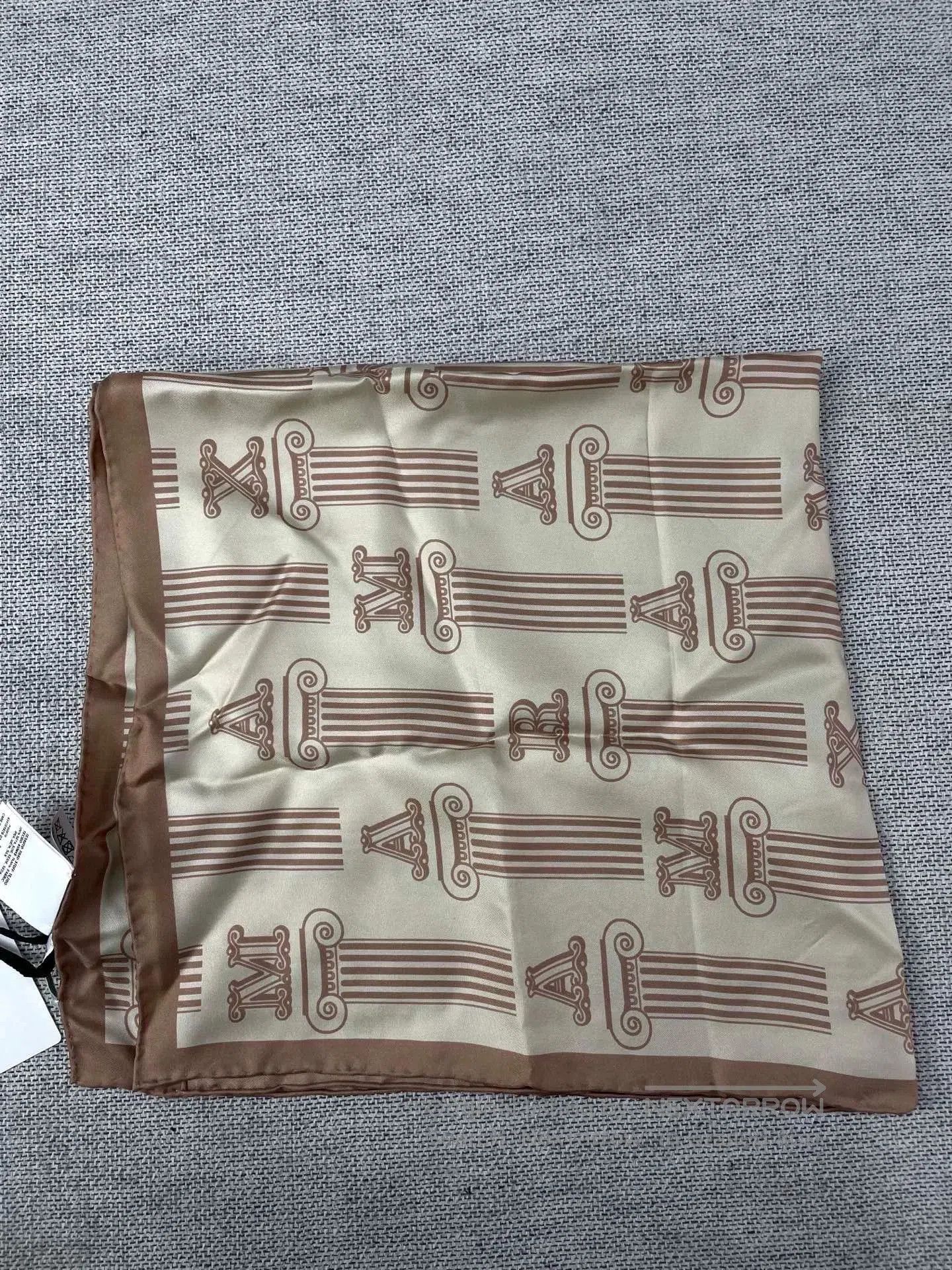 Max Mara MaxMara Silk Scarf in Brown Tones. Size ONE SIZE - 1 Thumbnail
