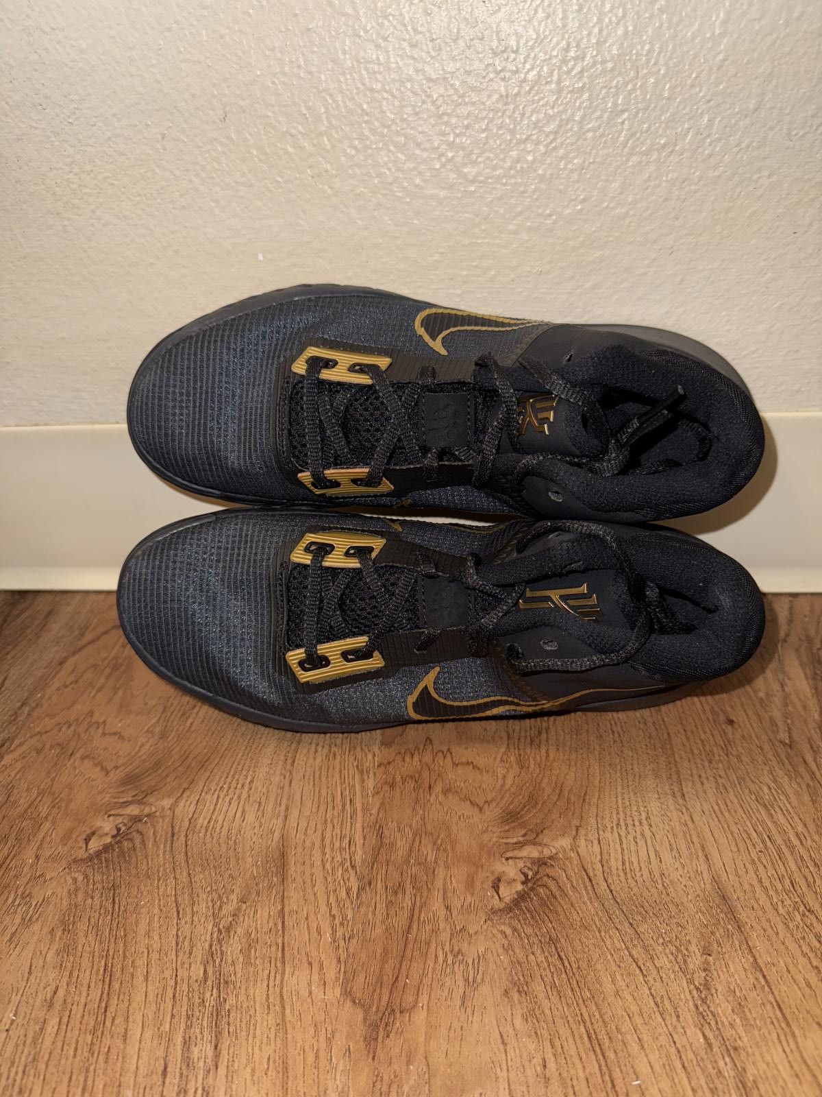 Nike Nike Kyrie Flytrap 4 Black Metallic Gold Size US 7.5 / EU 40-41 - 8 Thumbnail