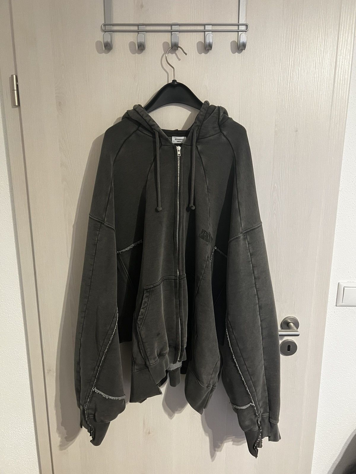 Vetements VETEMENTS Black Raw Edge Hoodie Size S Size US S / EU 44-46 / 1 - 1 Thumbnail