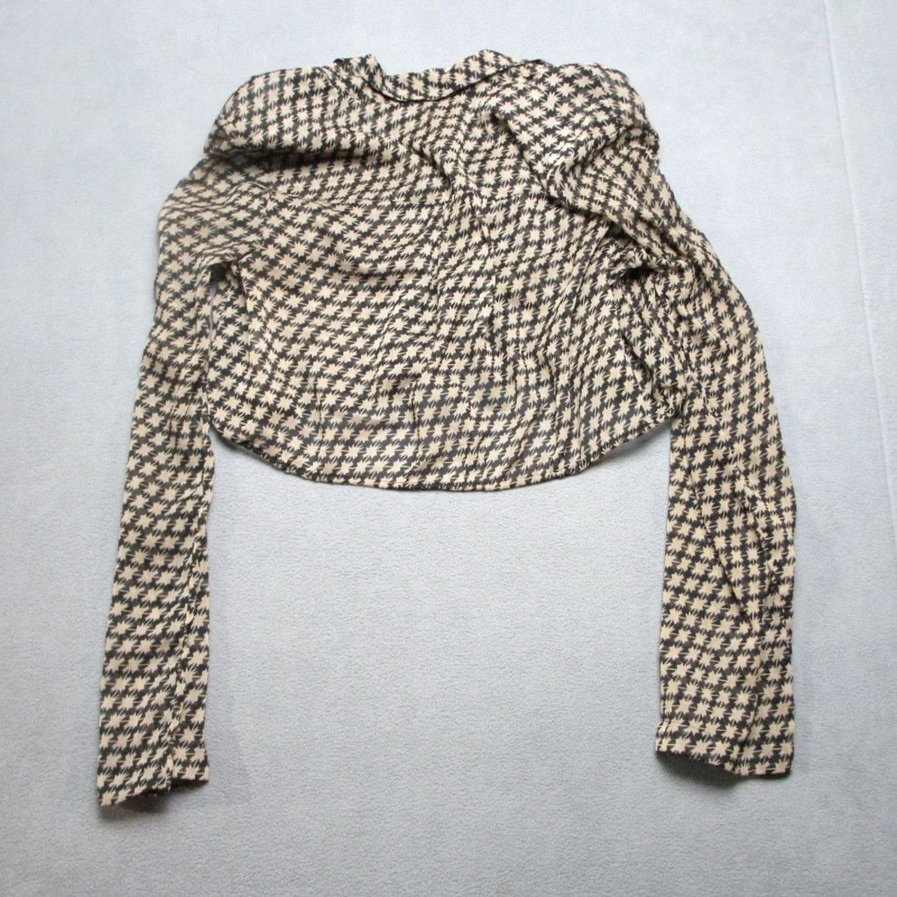 Free People Free People Top Womens M Black Beige Geometric Boho Cropped Blouse Sheer Tie Hem Long Sleeve Size M / US 6-8 / IT 42-44 - 4 Thumbnail