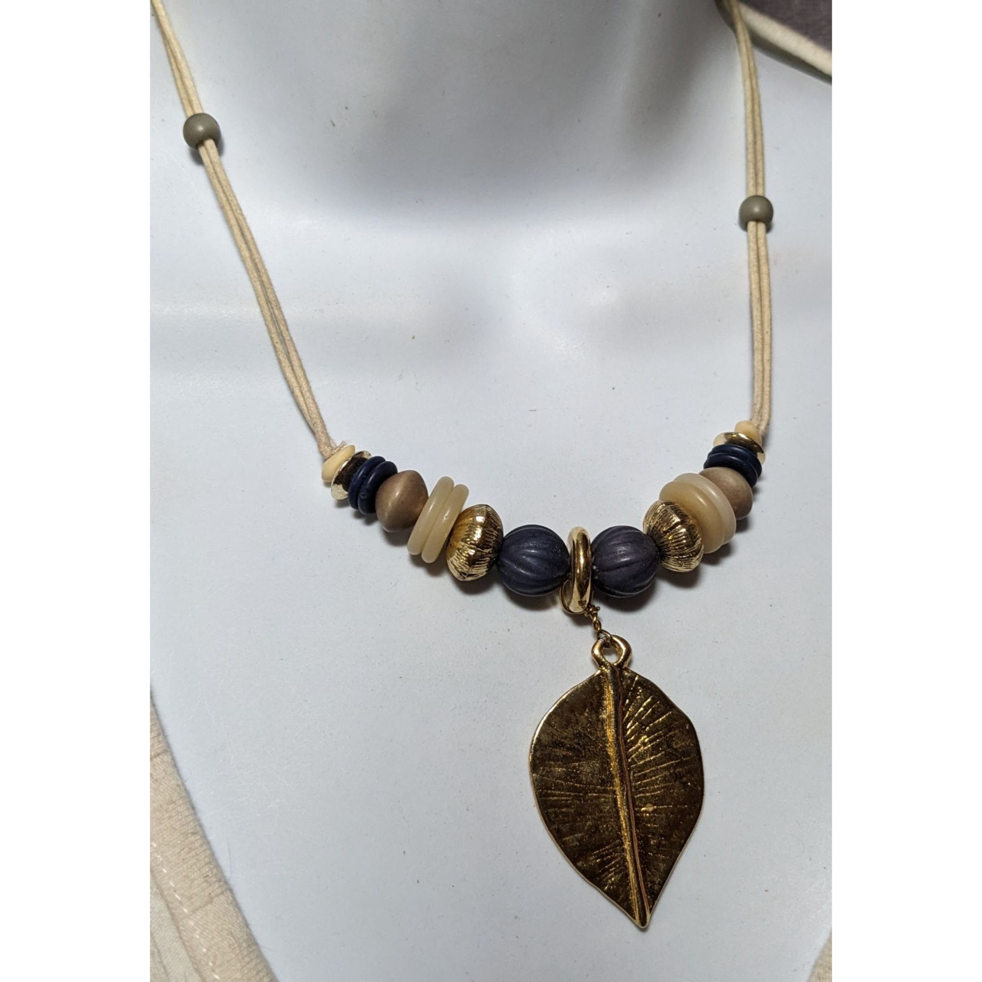 Other Hippie Bohemian Gold Tone Leaf Pendant Beaded Nature Inspire Size ONE SIZE - 9 Thumbnail