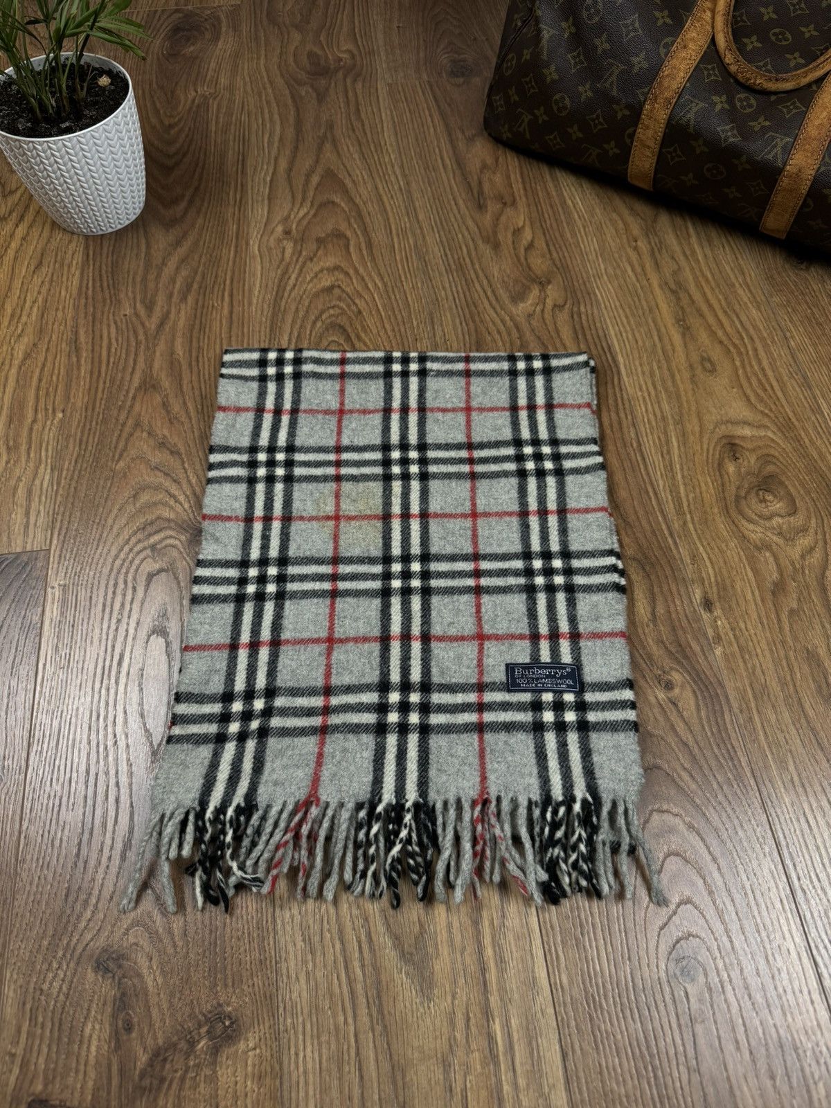 Burberry Vintage wool scarf Burberry’s 90s original luxury item Size ONE SIZE - 1 Thumbnail