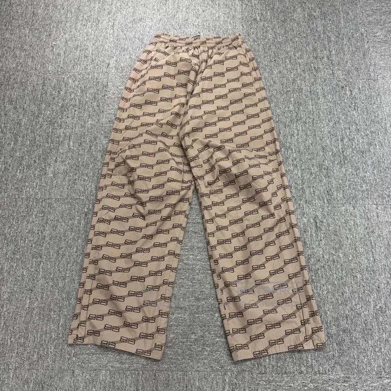 Balenciaga Balenciaga Logo Print Casual Pants. Size US 26 / EU 42 - 1 Thumbnail
