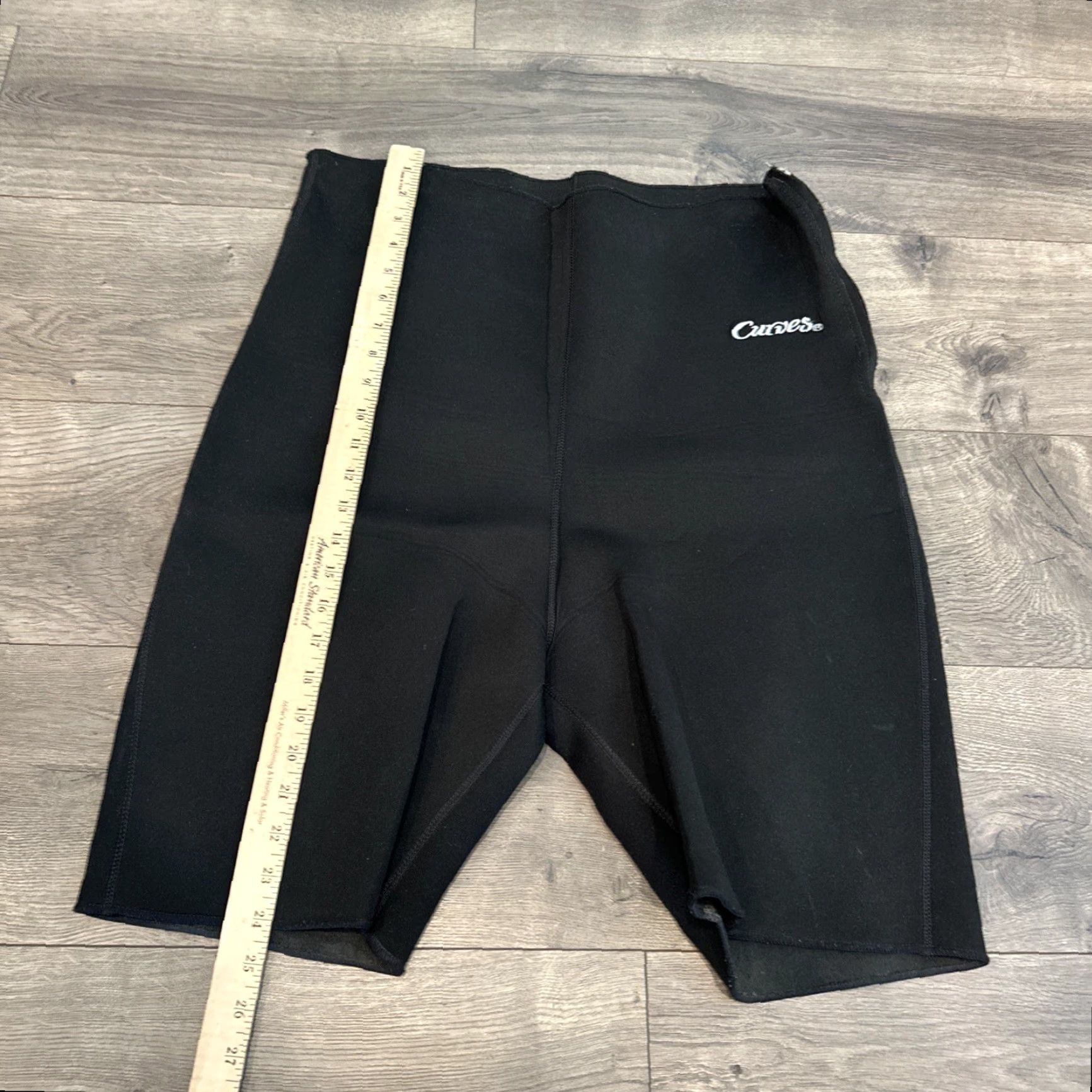 Vintage Curves Women's XL Black Polyester Foam Rubber Workout Training Shorts Compression Zip Regular Activewear Gym & Training Size 40" / US 18 - 2 Thumbnail