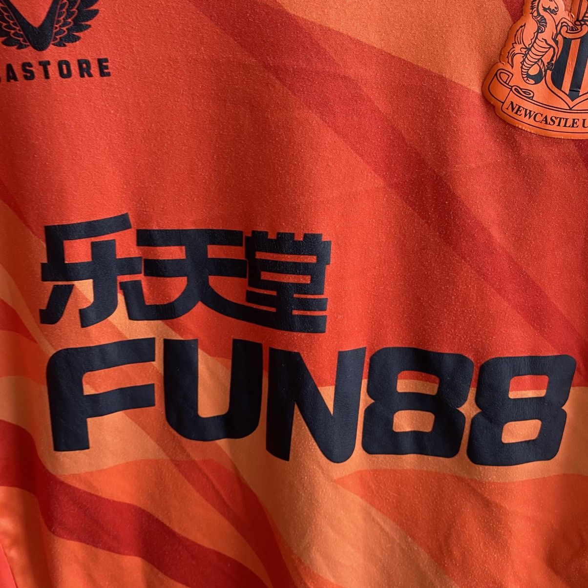 Castore Vintage Castore Newcastle Uniter Big Logo Soccer jersey Size US L / EU 52-54 / 3 - 5 Thumbnail