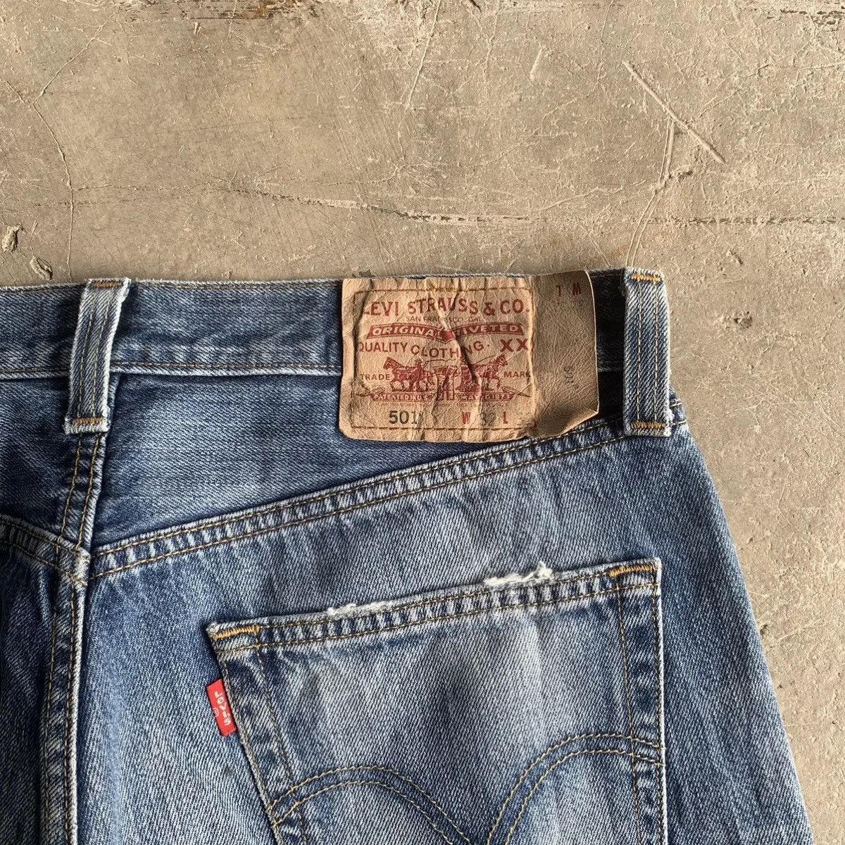 Levi's Vintage Clothing Levis 501 Distressed 31x31 BlueWash Levi’s Jeans Ripped Pant Size US 31 - 15 Thumbnail