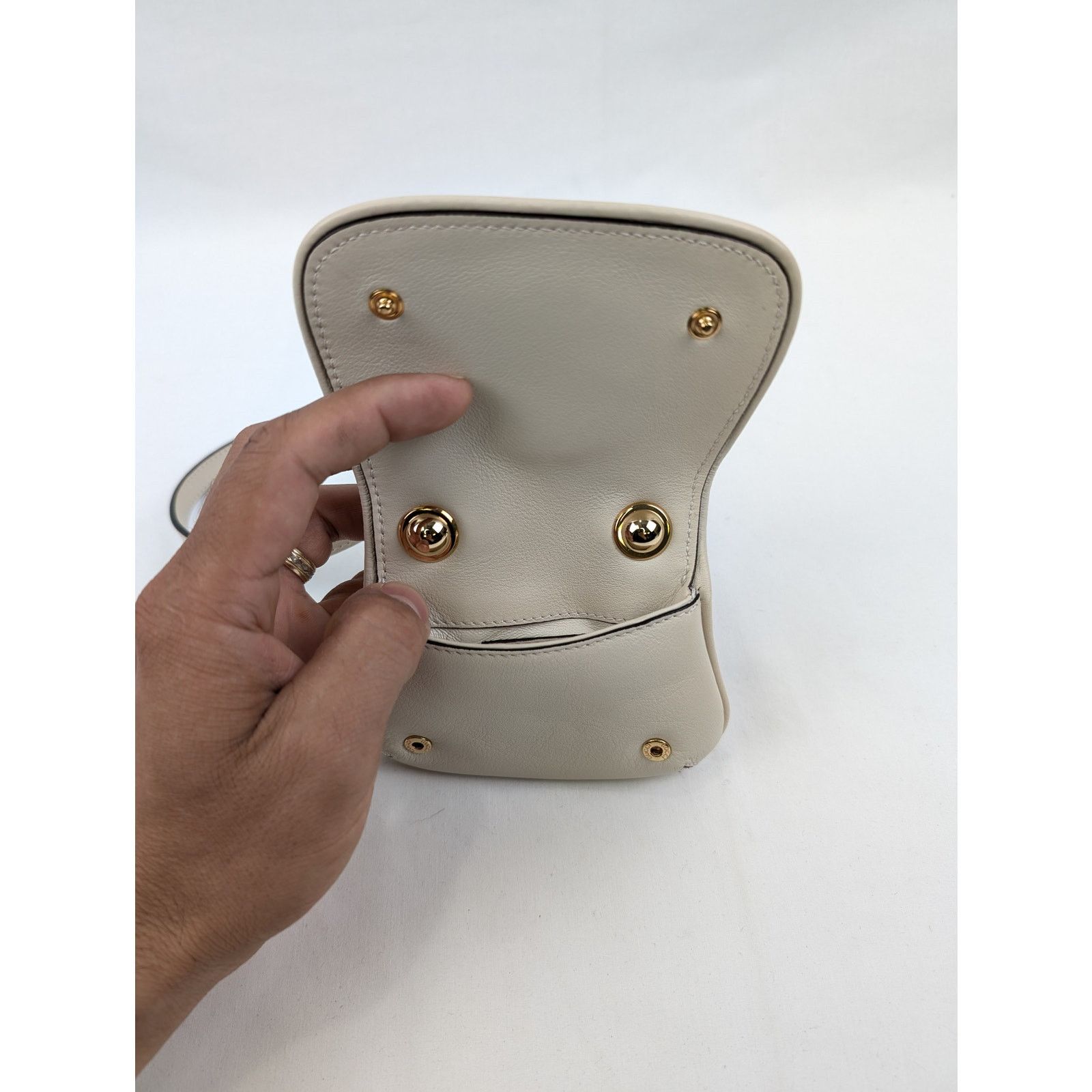 Gucci o1rshd1 Size: OS / C.Case W/Strap Bag in Beige Size ONE SIZE - 7 Thumbnail