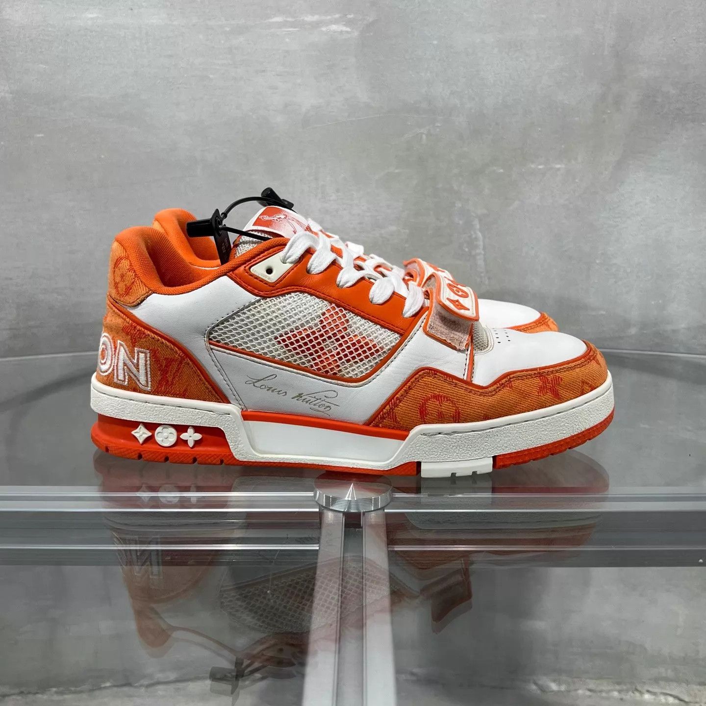Louis Vuitton LV Trainer White Orange Velcro UK6 40 EU Size US 7 / EU 40 - 4 Thumbnail