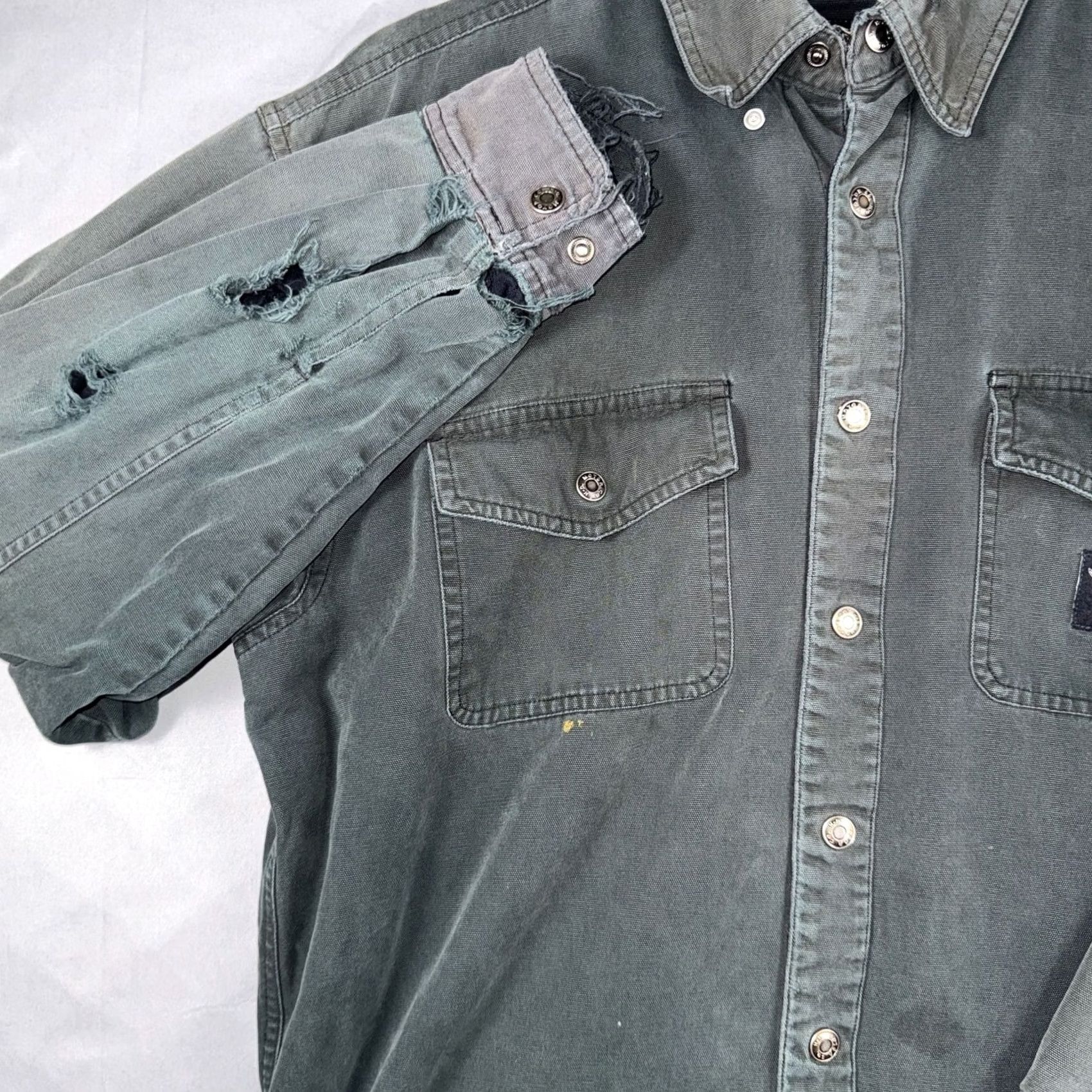 Harley Davidson VINTAGE Harley-Davidson Distressed Canvas Snap Front Work Shirt Mens Large Gray 46in 30.5in Long Sleeve Button-Up Pockets Embroidered Back Yoke Size US L / EU 52-54 / 3 - 6 Thumbnail