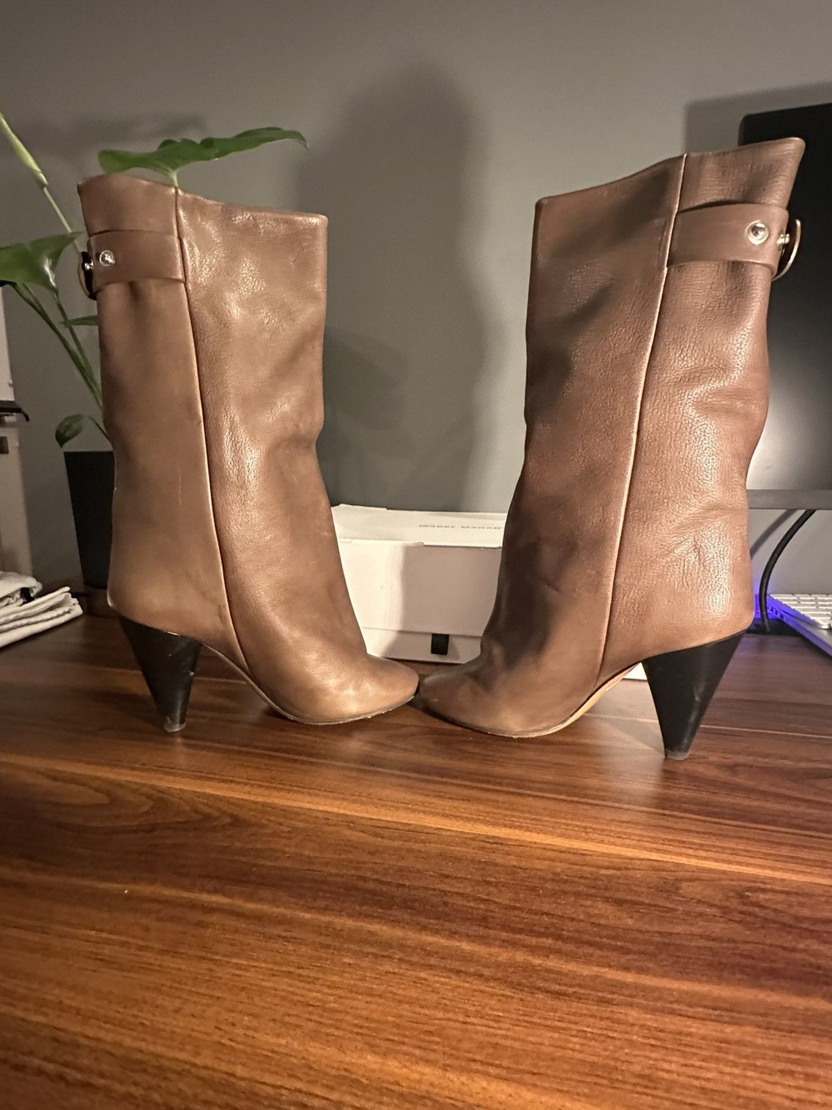 Isabel Marant Isabel Marant Boost Lakfee Size US 7.5 / IT 37.5 - 8 Thumbnail