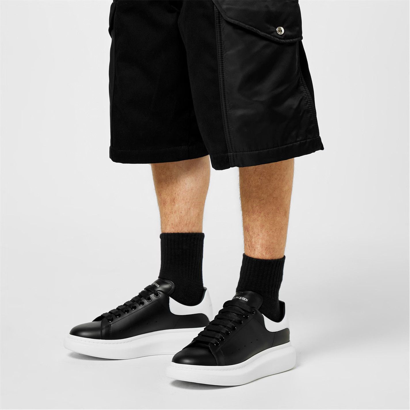 Alexander McQueen o1g2r1mq0326 Oversized Leather Trainers in Black/White Size US 6.5 / EU 39-40 - 2 Thumbnail
