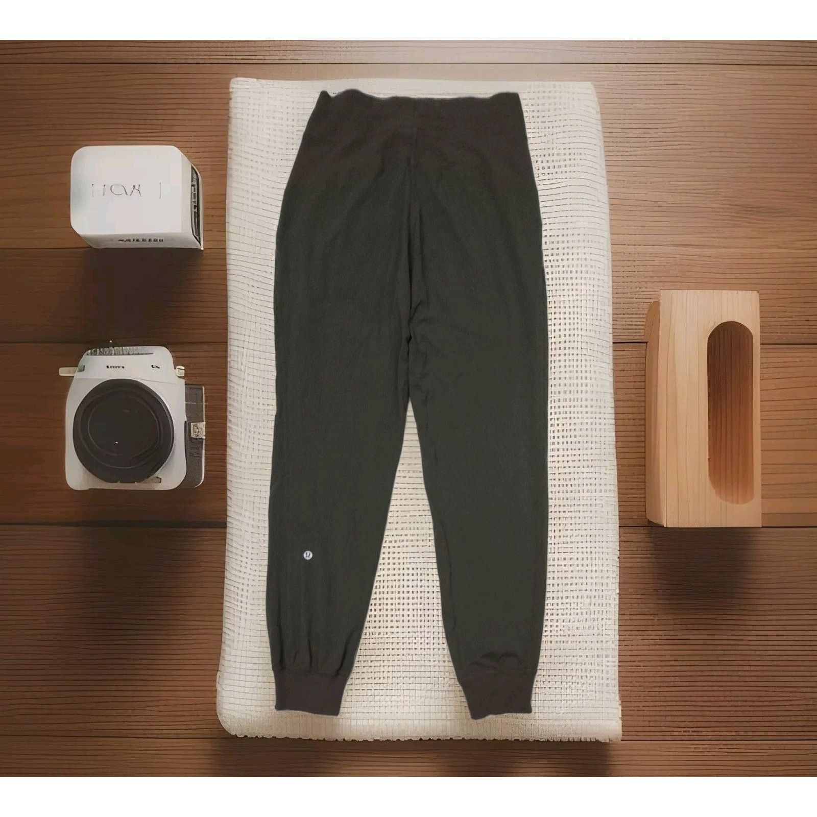Lululemon Lululemon Pants 4 Olive Dance Studio Jogger Full Length 28" Size 27" / US 4 / IT 40 - 7 Thumbnail