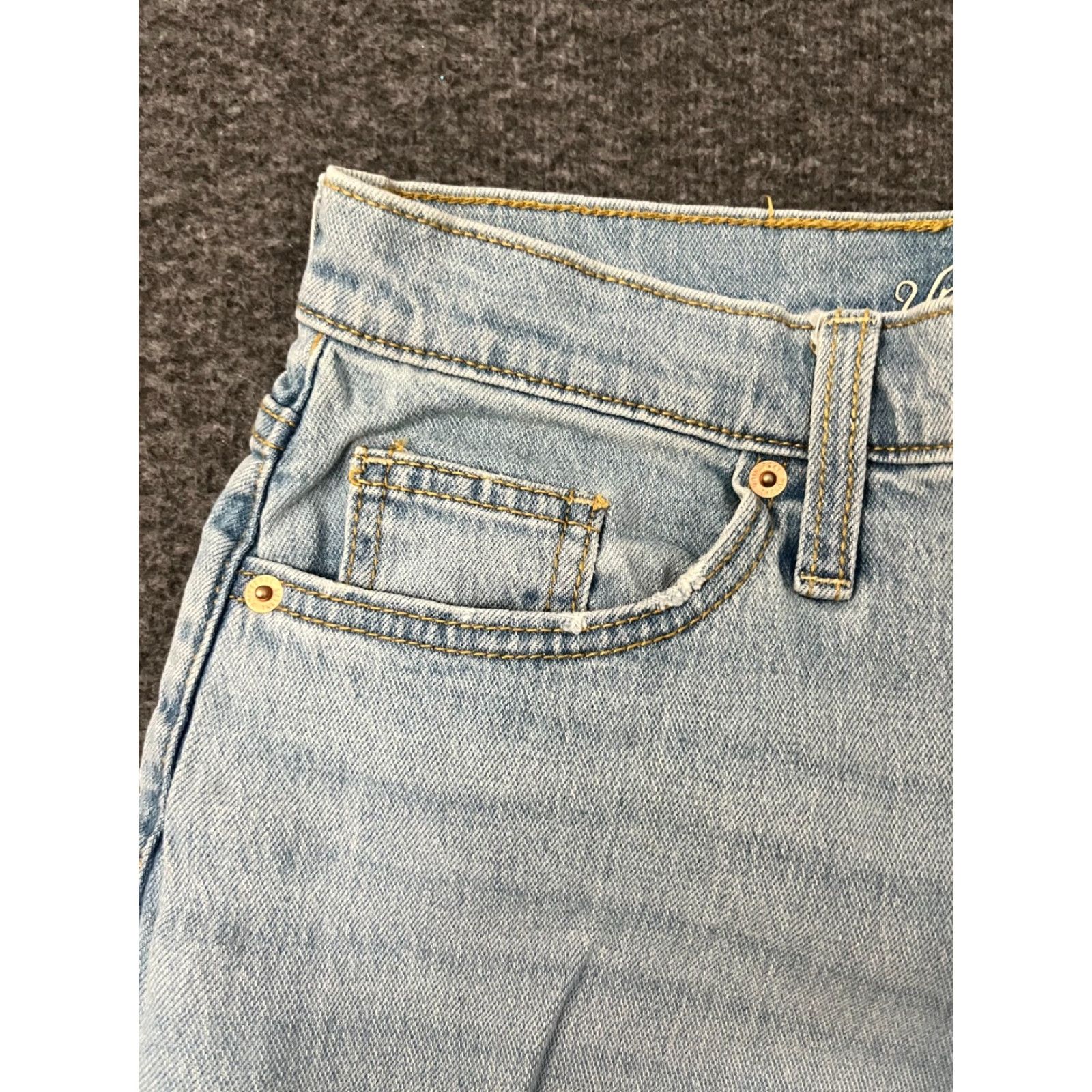 Vintage Universal Thread Women’s Jeans Category: Jeans Boyfriend Blue 8/29R Regular 28x24 5-Pocket Denim High Rise Button Zipper Comfortable Casual Size 30" / US 8 / IT 44 - 3 Thumbnail