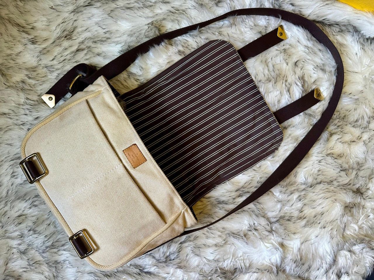 Louis Vuitton Authentic Louis Vuitton Antigua Besace PM Flap Crossbody Size ONE SIZE - 7 Thumbnail