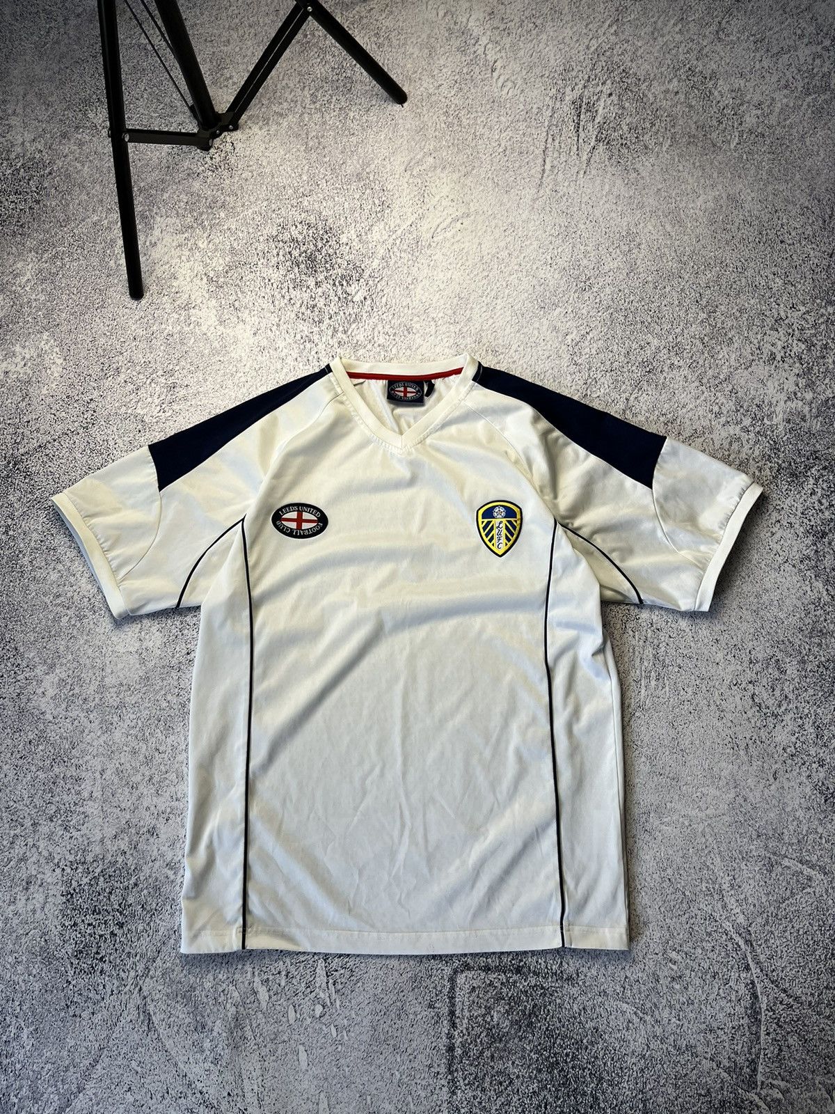 Vintage Mans Vintage LEEDS UNITED Soccer Jersey Y2K Size US S / EU 44-46 / 1 - 1 Thumbnail