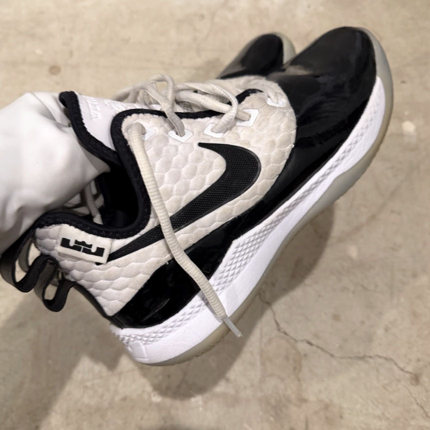 Nike Nike LeBron Witness 3 Premium Concord Sneaker Men Size 8.5 White/Oxygen Purple/Black Size ONE SIZE - 4 Thumbnail