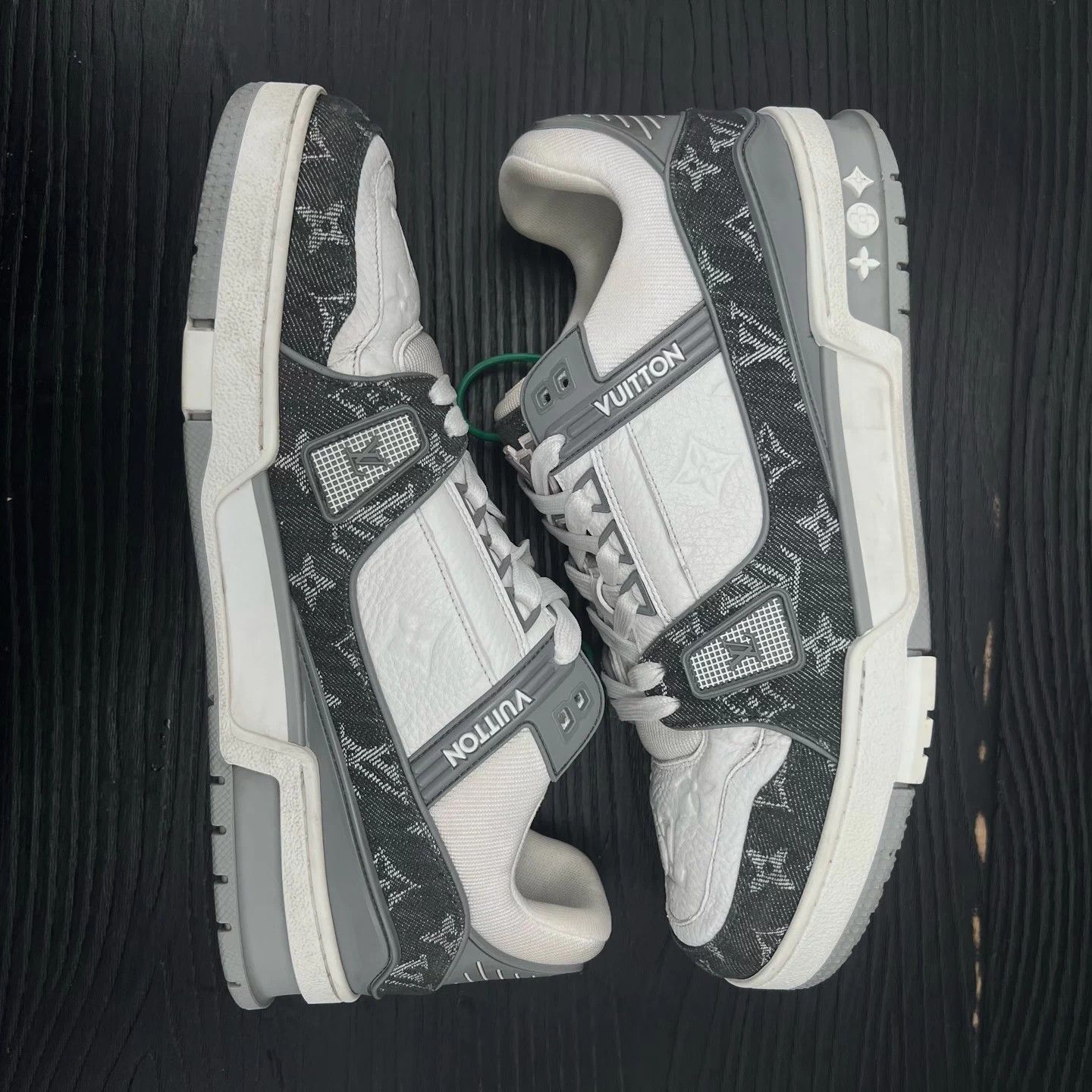Louis Vuitton LV Trainer White and Gray 7/41 Size US 8 / EU 41 - 3 Thumbnail