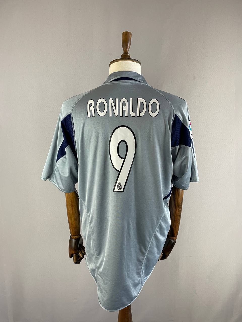 Adidas Adidas Real Madrid 9 Ronaldo 2004 Siemens Vintage RARE Size US L / EU 52-54 / 3 - 2 Thumbnail