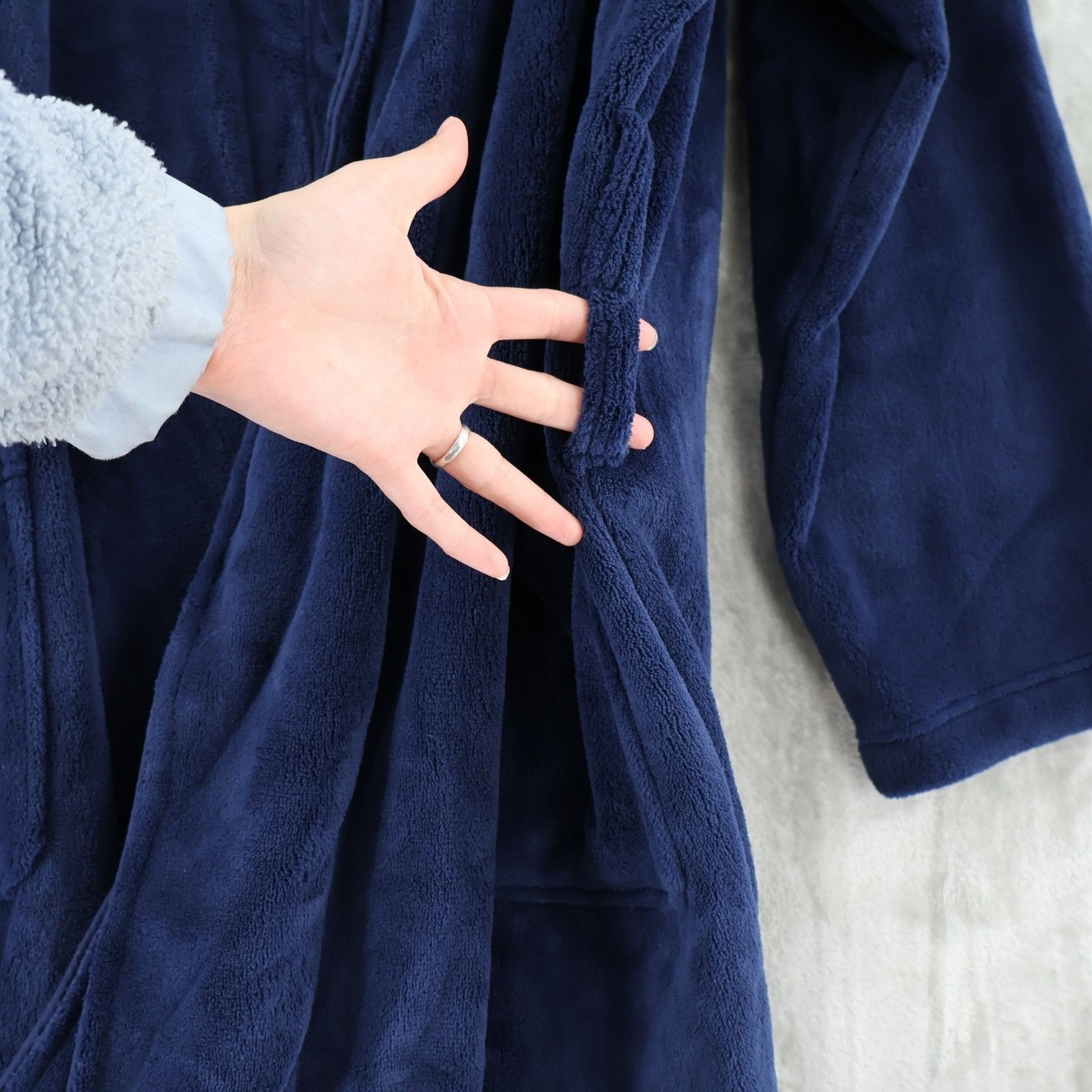 Polo Ralph Lauren Polo Ralph Lauren Robe Unisex L/XL Blue Plush Fleece Cozy Size 46 - 8 Thumbnail