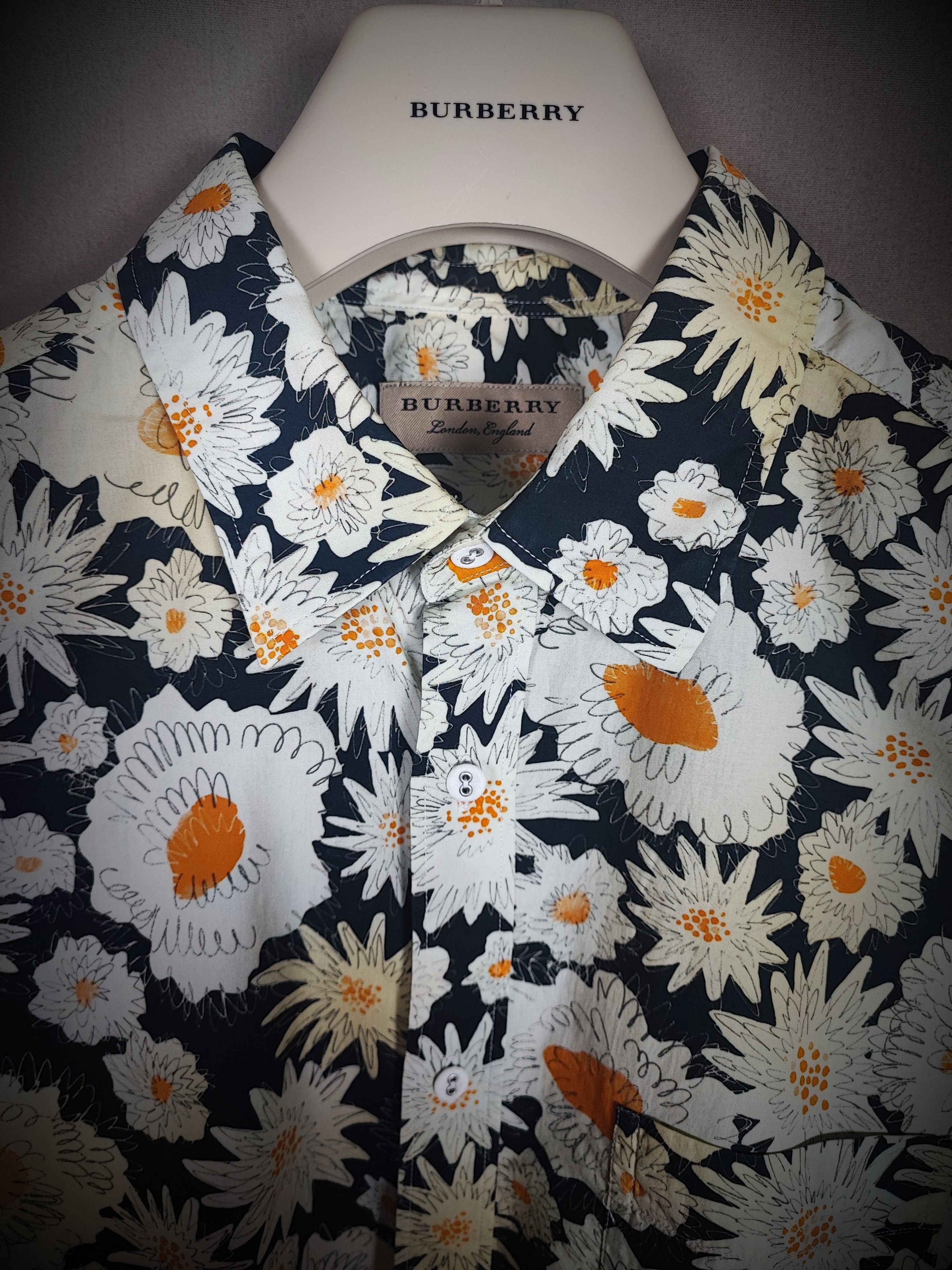 Burberry 🔥Extremely Rare Burberry Shirt🔥 Size US XL / EU 56 / 4 - 1 Thumbnail