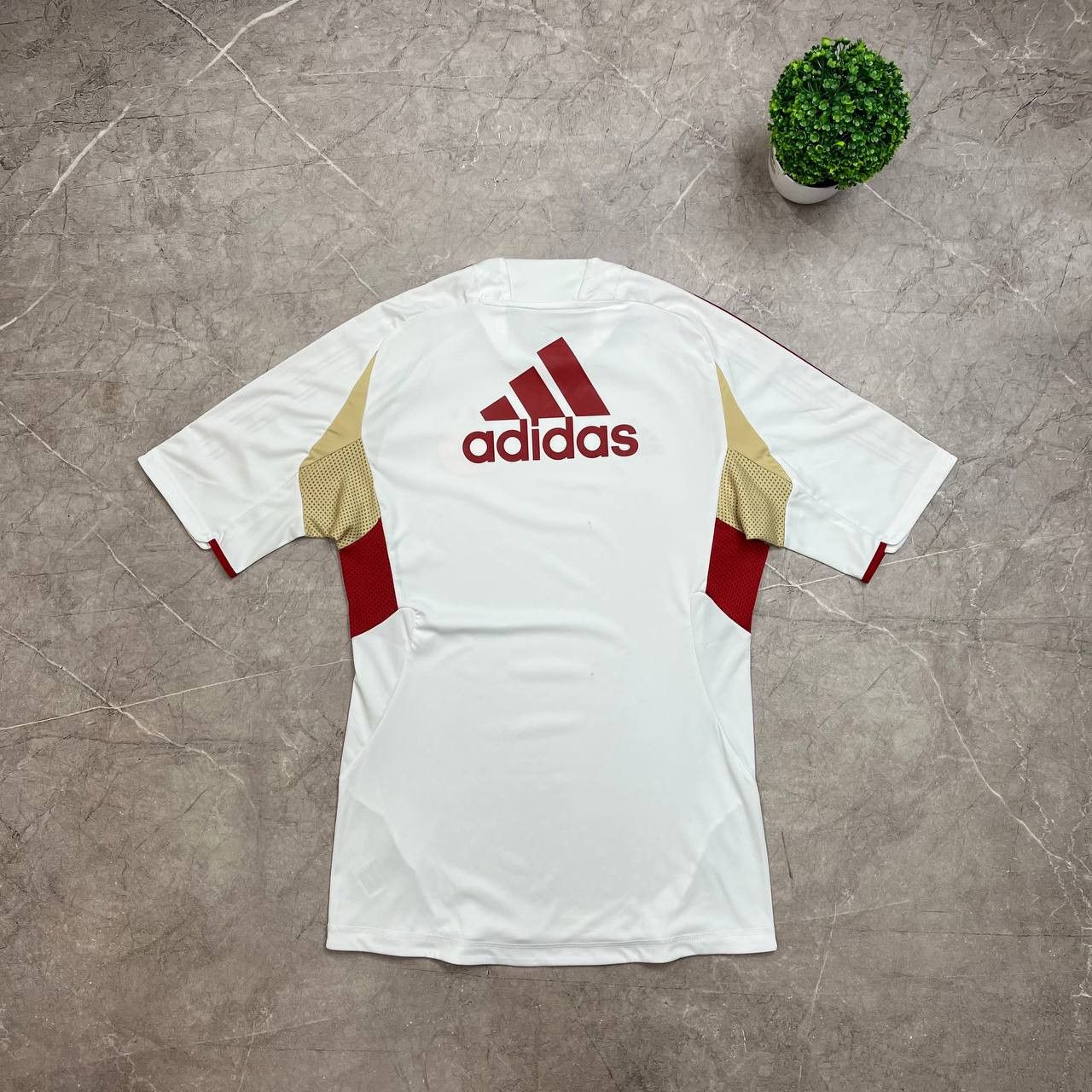 Adidas Vintage Adidas 2011/2012 Bayern Munich Football T-Shirt Size US L / EU 52-54 / 3 - 13 Thumbnail