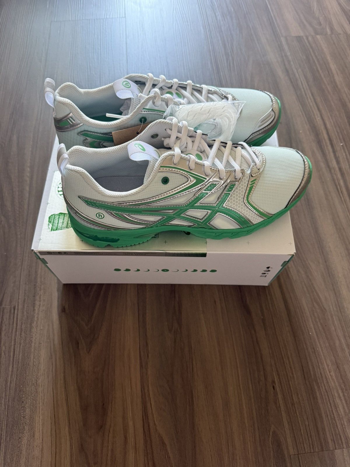 Asics × HIDDEN ASICS x Hidden NY Gel-Venture 6 White Green Silver size 9 Size US 9 / EU 42 - 2 Thumbnail