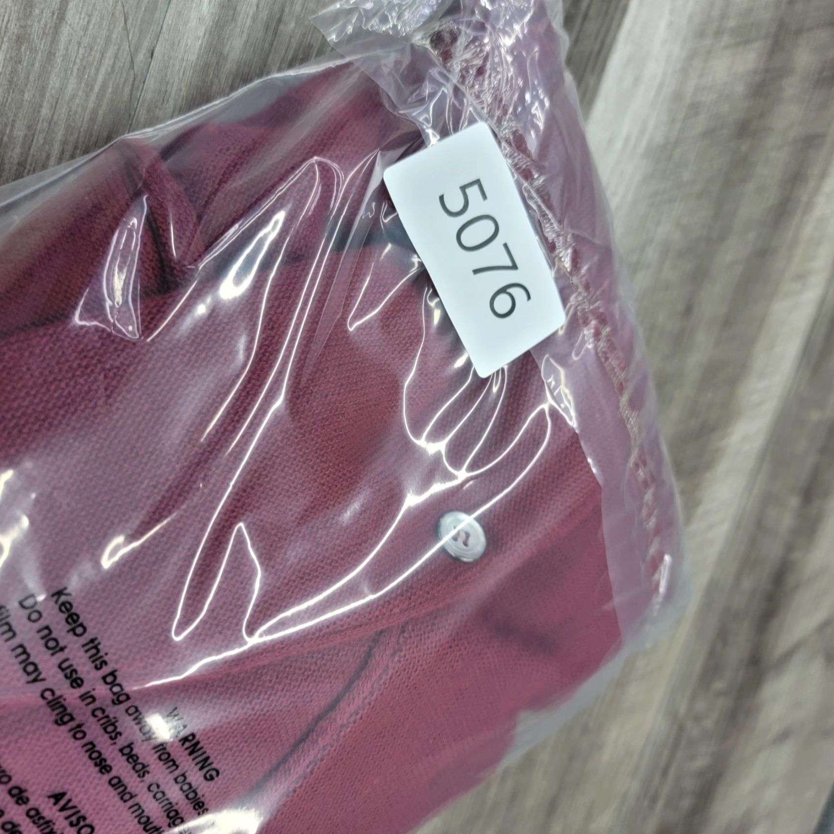Izod VINTAGE IZOD Cardigan Mens XLT Red Collarless V-Neck Embroidered Logo Made In USA Size US XL / EU 56 / 4 - 7 Thumbnail