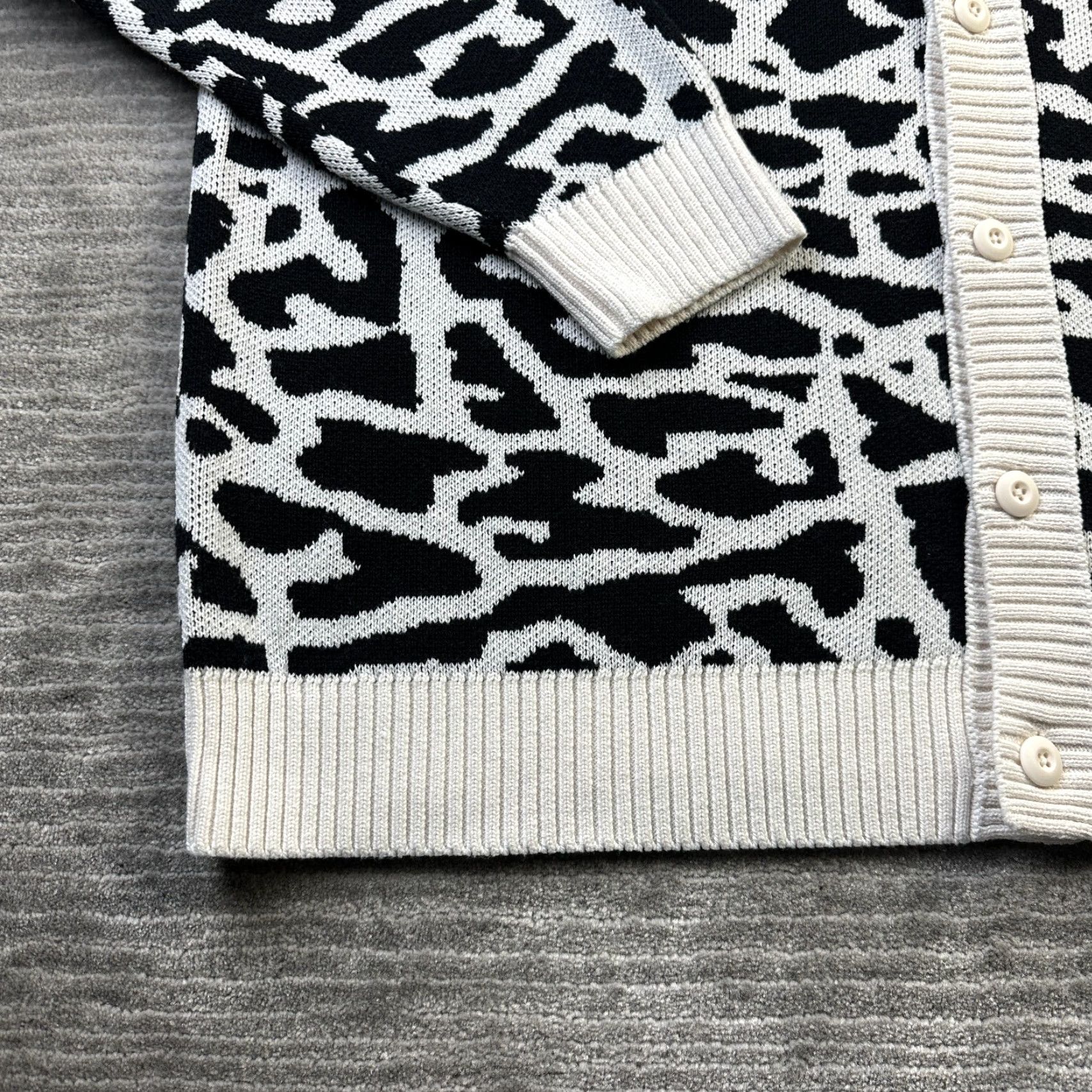 Jordan Brand VINTAGE Jordan Sweater Mens XL Cardigan White Black Elephant Print Heritage Size US XL / EU 56 / 4 - 6 Thumbnail