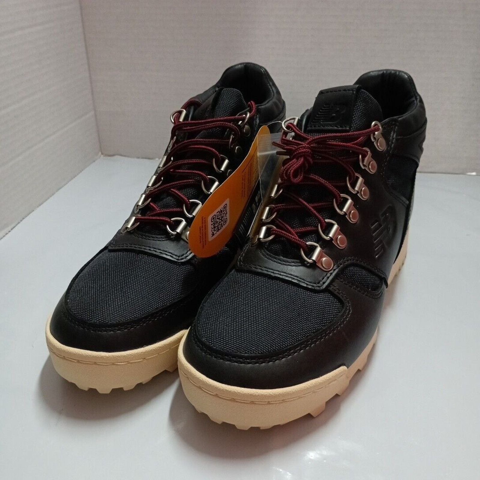 New Balance Rainier Black Beige Men's Size 8 hiking Boots