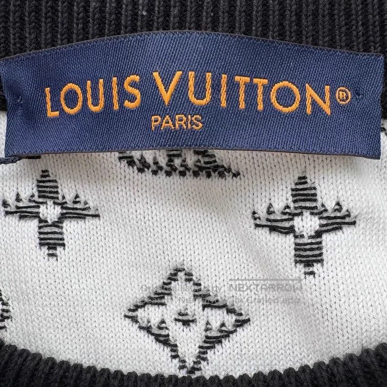 Louis Vuitton Louis Vuitton Gradient Logo printed crew neck sweatshirt Size US XXL / EU 58 / 5 - 3 Thumbnail