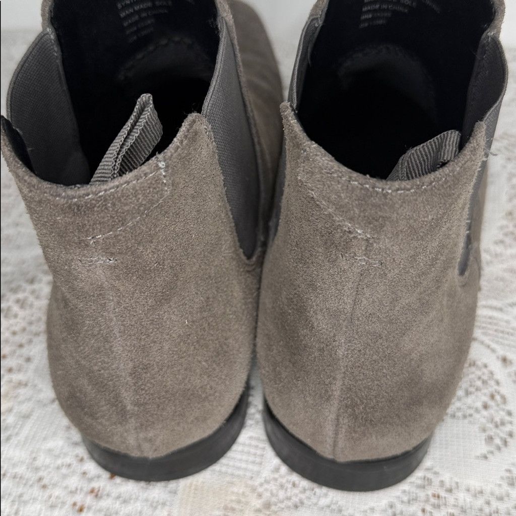 Express Express Chelsea gray suede Men’s slip on chukka boots sz 12 Size US 12 / EU 45 - 5 Thumbnail