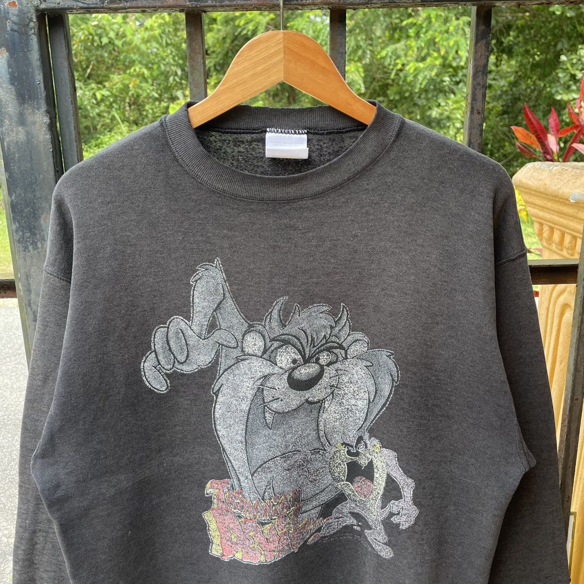 Vintage 🔥Vintage 90s Tazmania Big Logo Faded Distress Sweatshirts Size US M / EU 48-50 / 2 - 3 Thumbnail