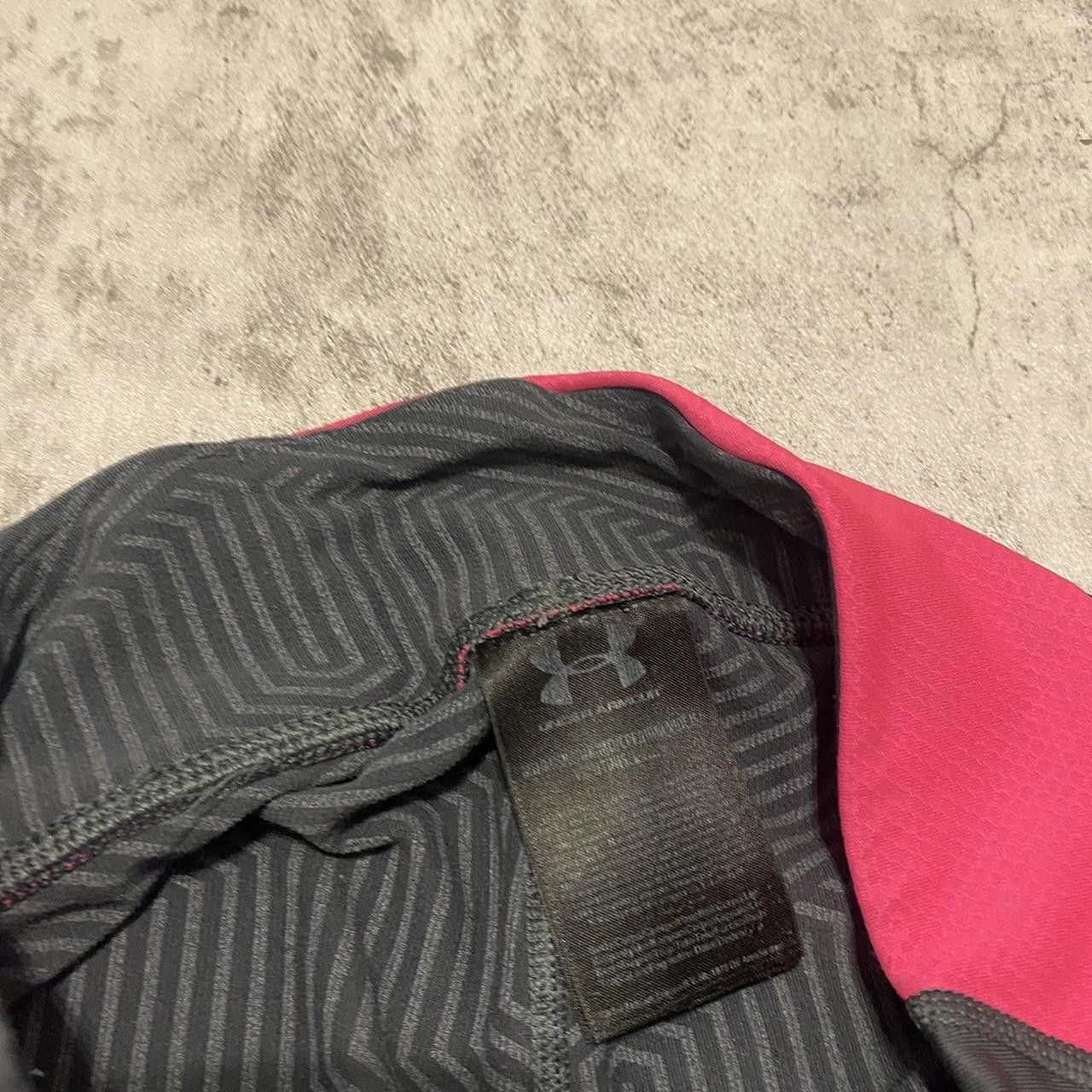 Under Armour Black and pinkUnder Armour leggings with a small Size US M / EU 48-50 / 2 - 4 Thumbnail