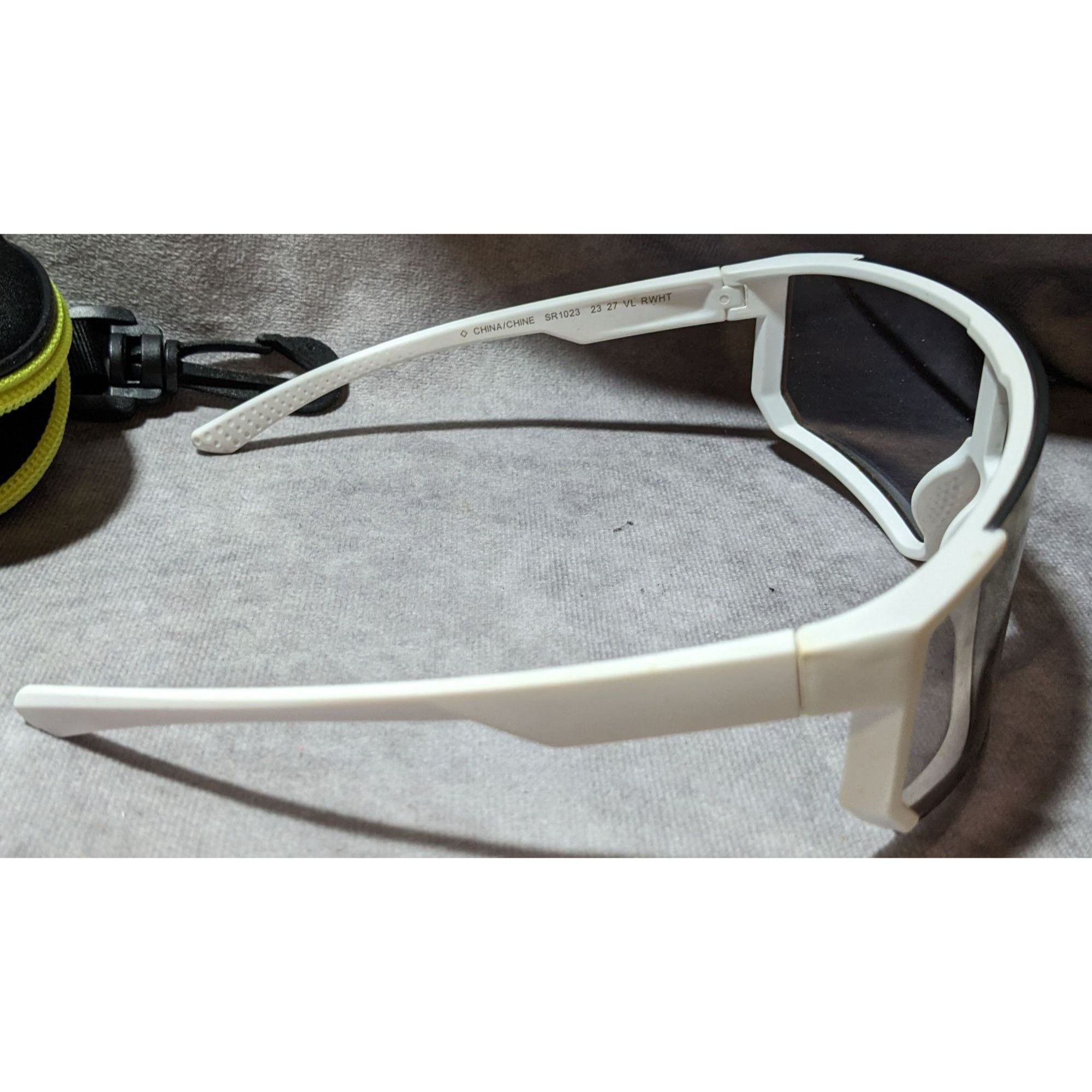 Foster Grant Foster Grant Sporty White Shield Glasses With Body Glove Cas Size ONE SIZE - 2 Thumbnail