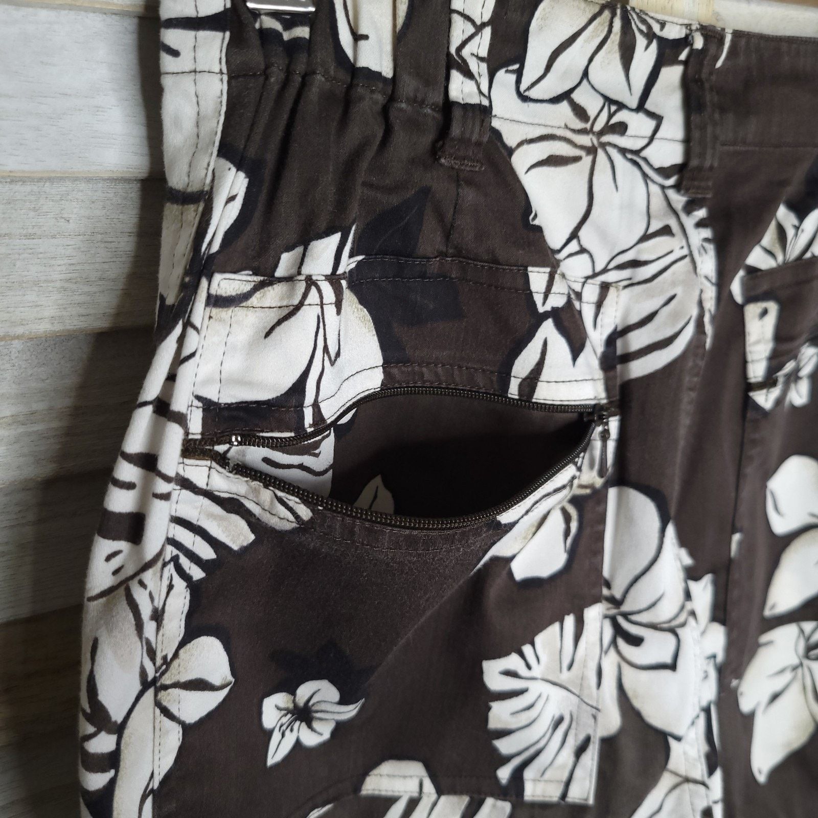 Chicos small flaw Chicos Sz 0 Floral Crop Pants Stretch Size 27" / US 4 / IT 40 - 6 Thumbnail