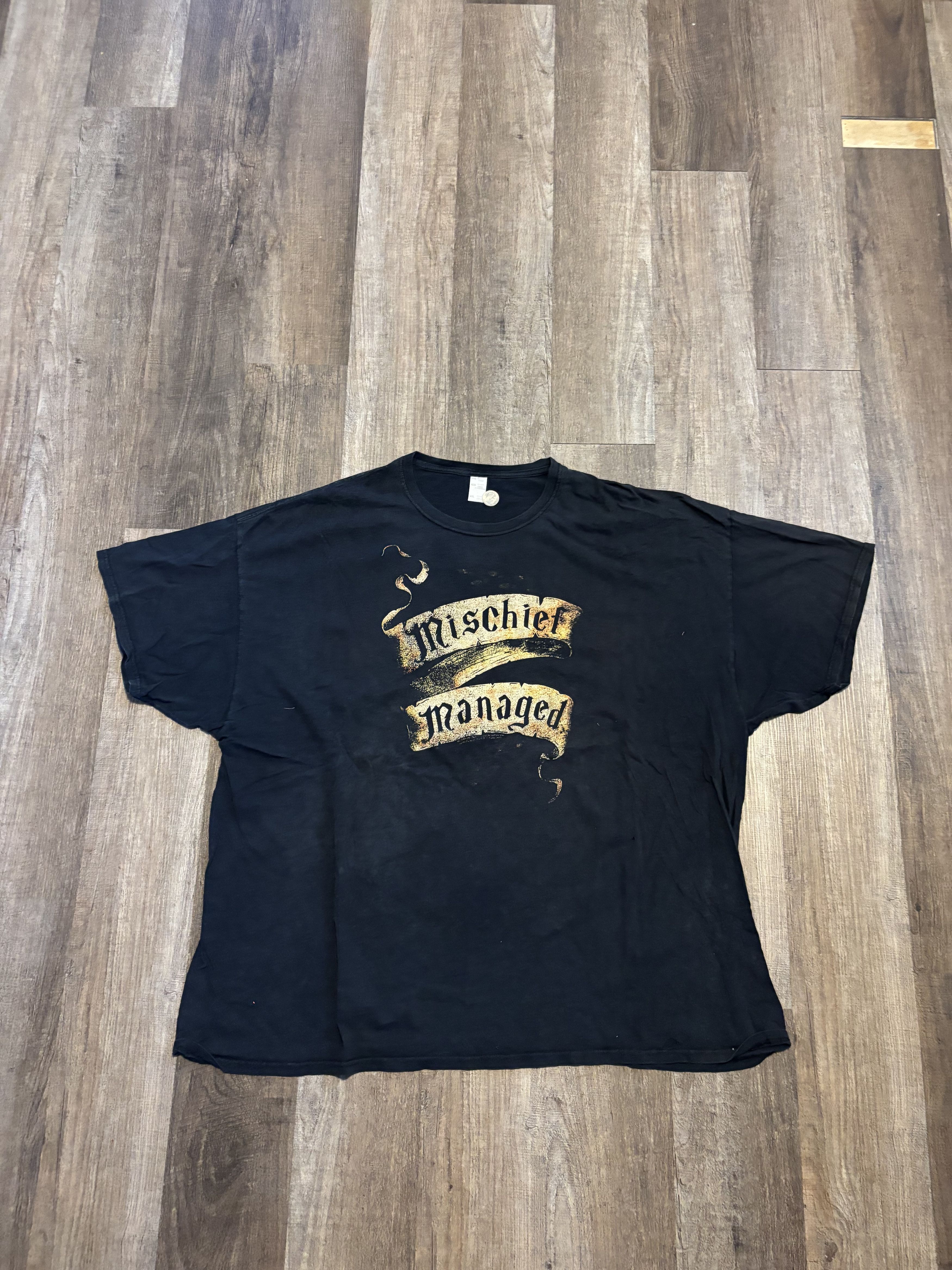 Gildan Mischief Managed Scroll Graphic Tee Shirt Size US XXL / EU 58 / 5 - 1 Thumbnail