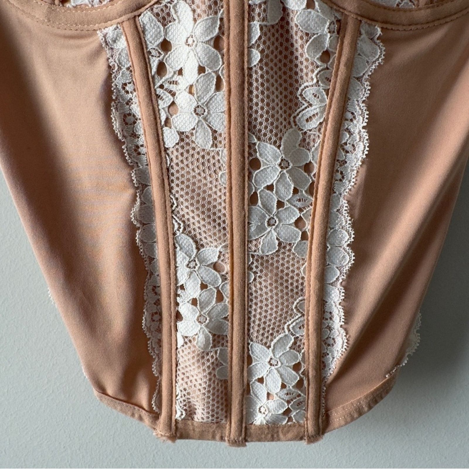Forever 21 Forever 21 Lace Bustier Pink White Corset Top Adjustable EUC Size ONE SIZE - 6 Thumbnail