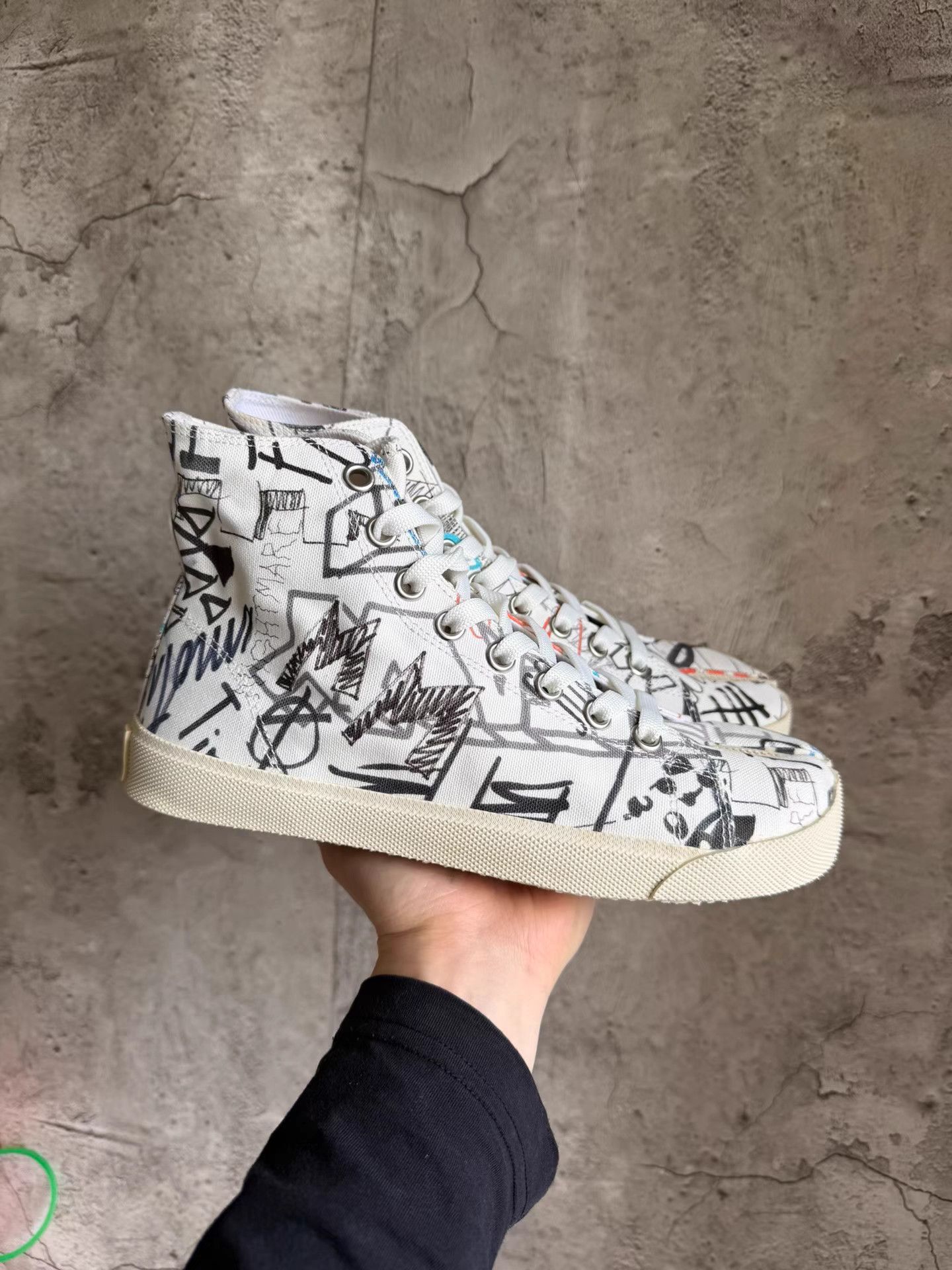 Maison Margiela Maison Margiela Graffiti Tabi Split-Toe Shoes K25 Size US 8 / IT 38 - 2 Thumbnail