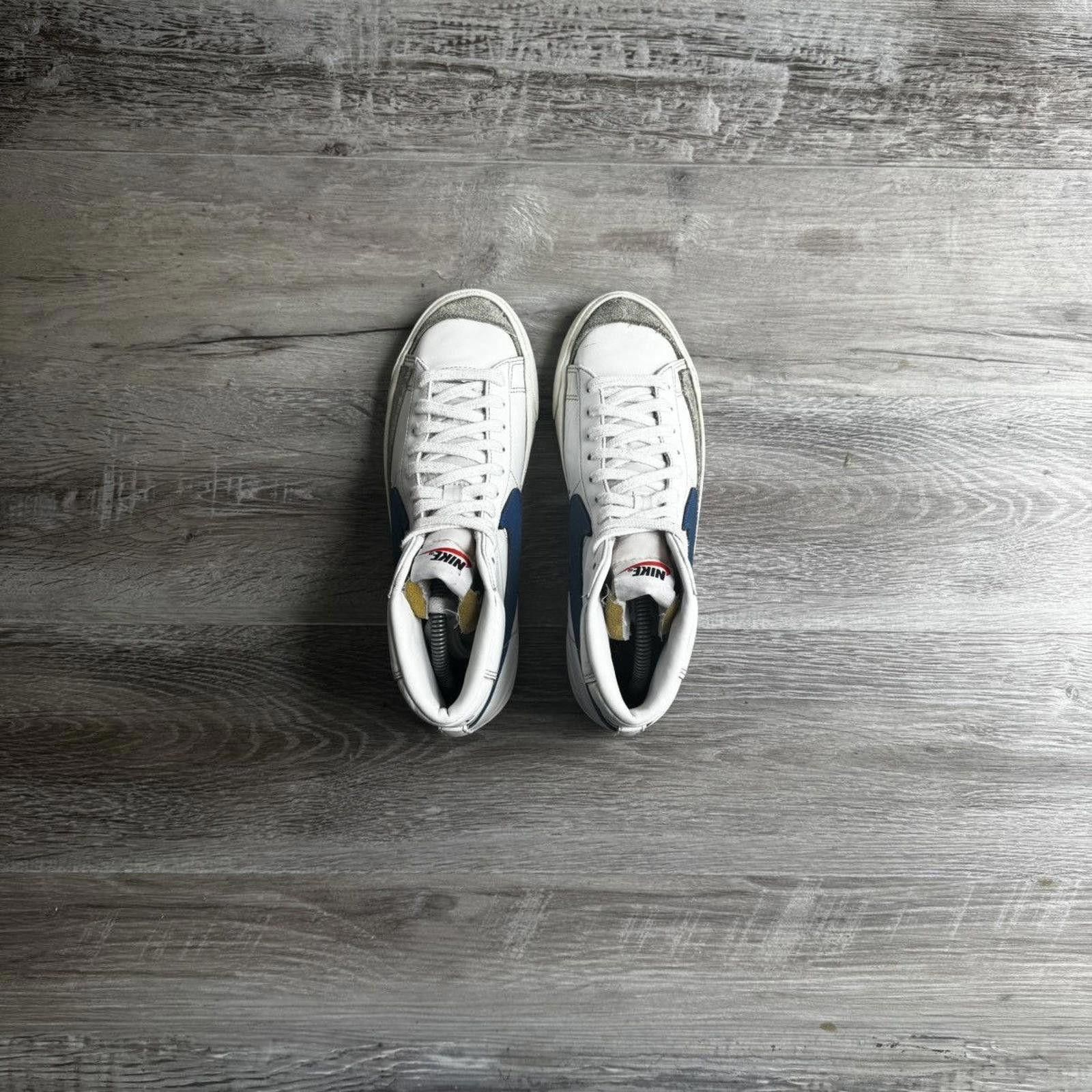 Nike NIKE • Nike Blazer Mid 77 "White/Game Royal" (7M) Size US 7 / EU 40 - 10 Thumbnail