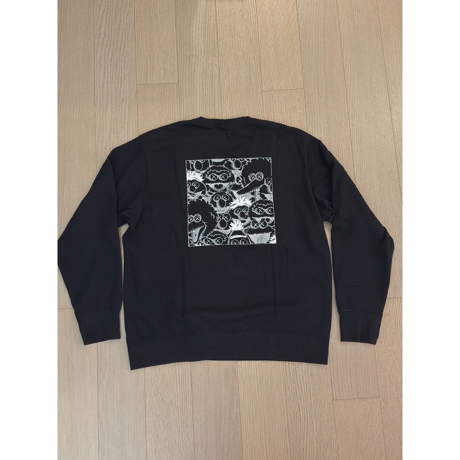 Kaws Uniqlo UT x KAWS Sesame Street XX Sweatshirt Black - Size L Size US M / EU 48-50 / 2 - 2 Thumbnail