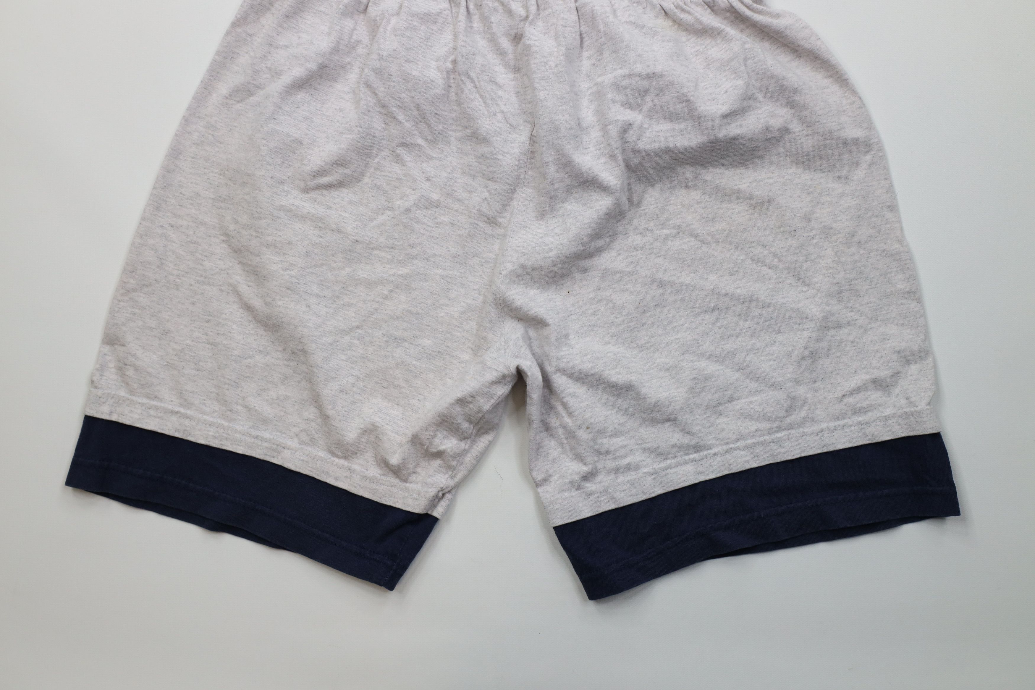 Vintage Vintage 90s Above Knee University of Toledo Shorts Gray USA Size US 34 / EU 50 - 13 Thumbnail
