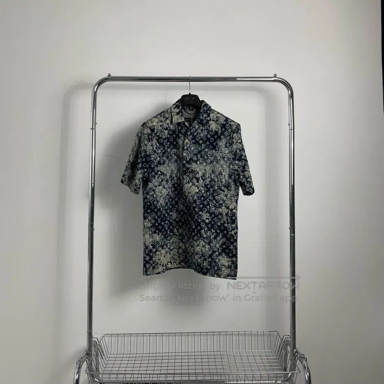 Louis Vuitton Louis Vuitton Tapestry full of logo denim short sleeve shi Size US M / EU 48-50 / 2 - 2 Thumbnail