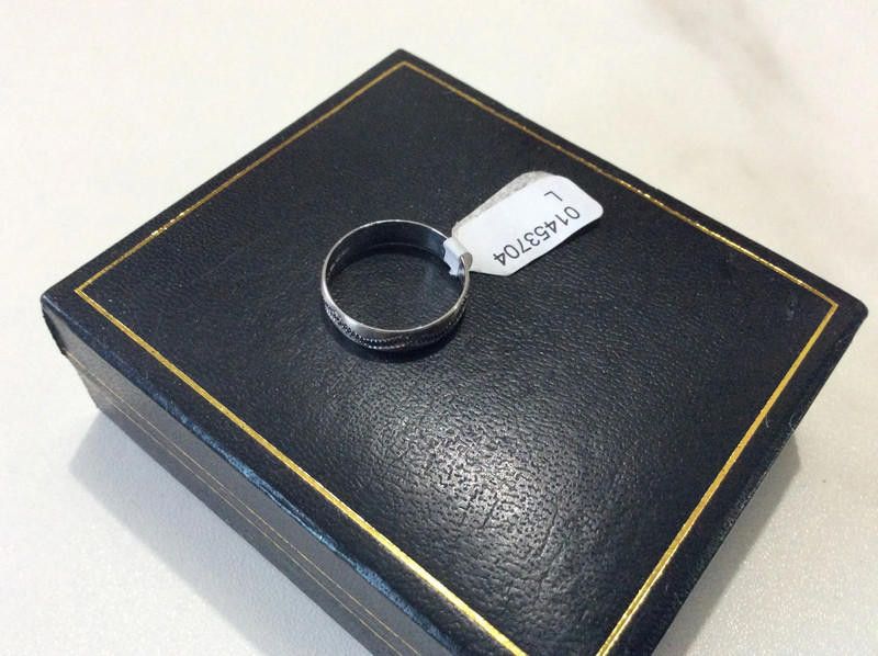 Designer 9ct white gold wedding ring Size P Size ONE SIZE - 6 Thumbnail