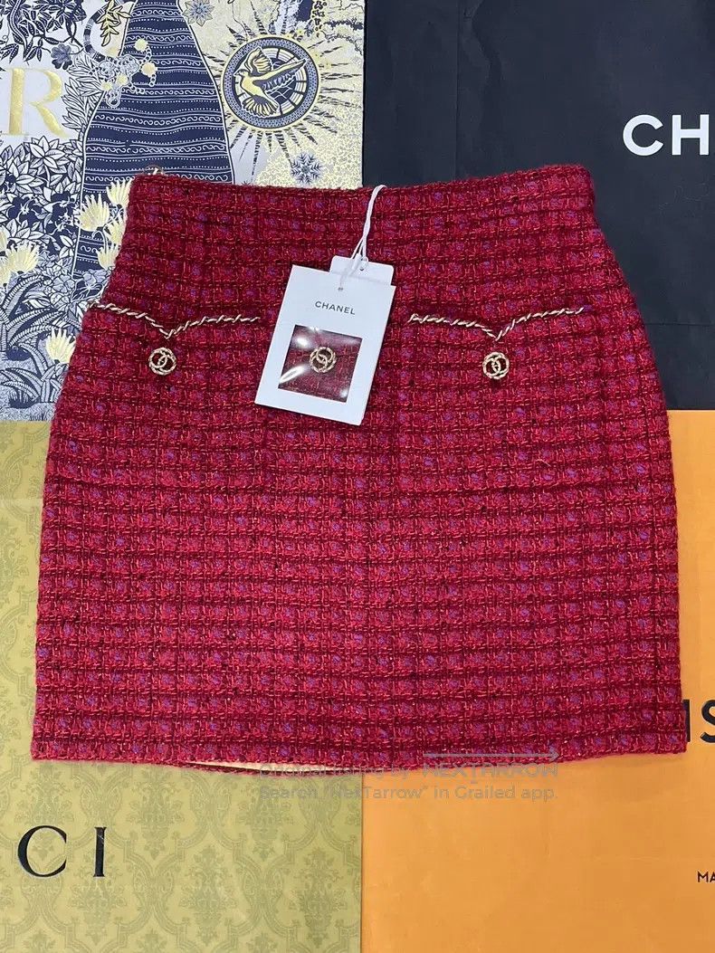 Chanel 23B red gold buckle skirt