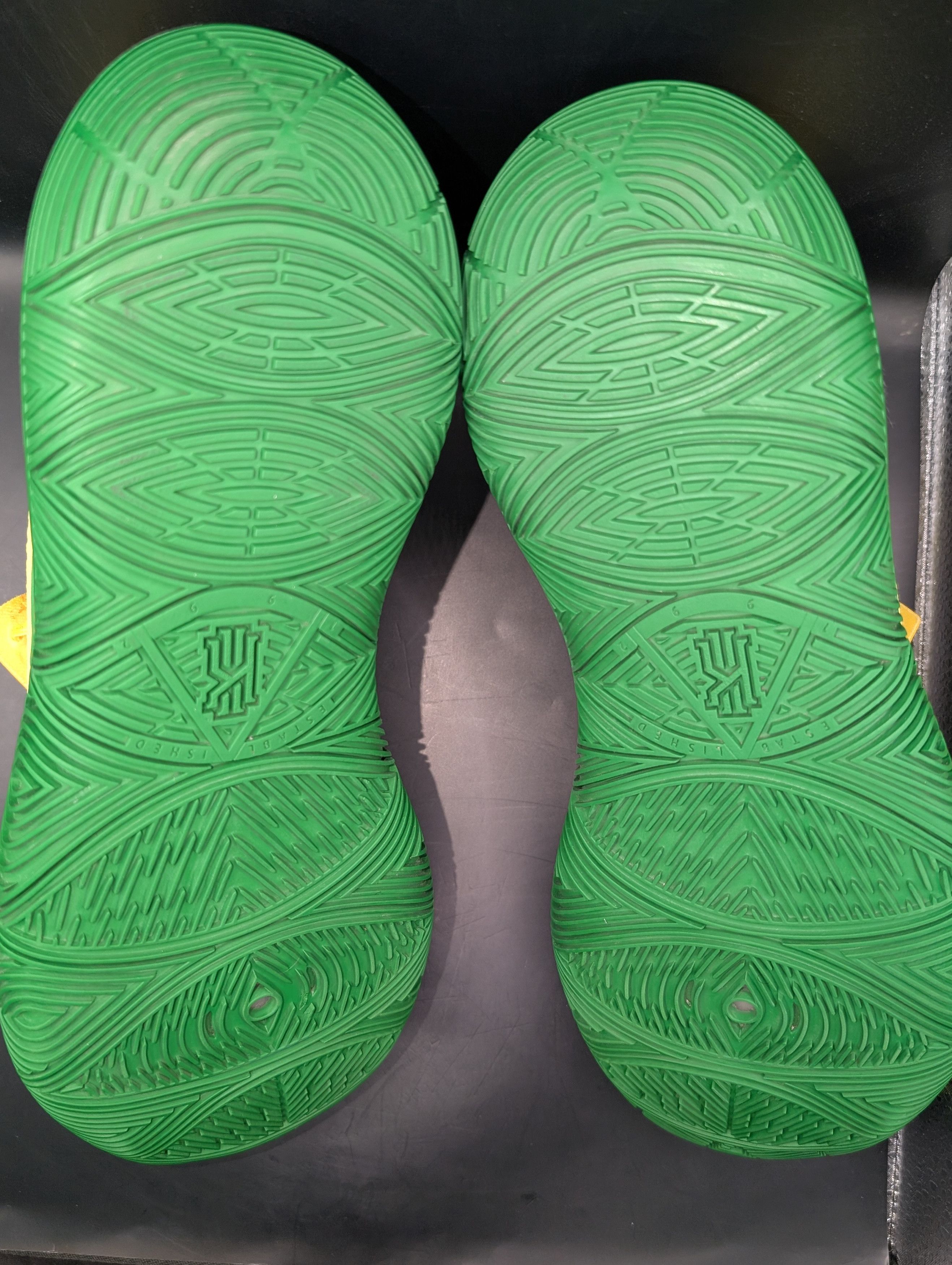 Nike Nike Kyrie 5 Oregon Ducks Promo PE 2018 Size US 12.5 / EU 45-46 - 5 Thumbnail