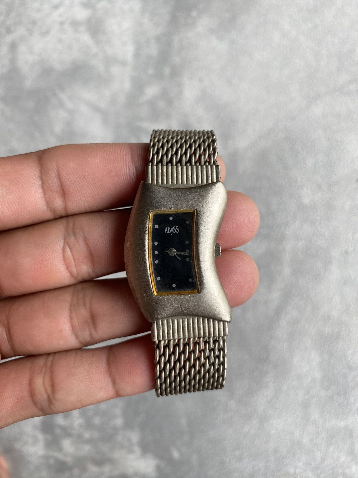 Vintage Vintage ABySS Curved Mess Watch Size ONE SIZE - 2 Thumbnail
