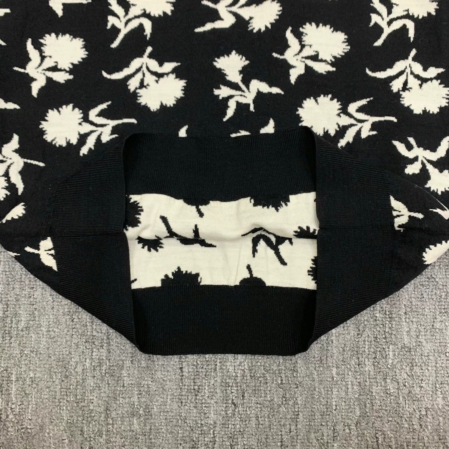 Dior Dior Black Camellia Wool Knit Sweater Size XS / US 0-2 / IT 36-38 - 4 Thumbnail