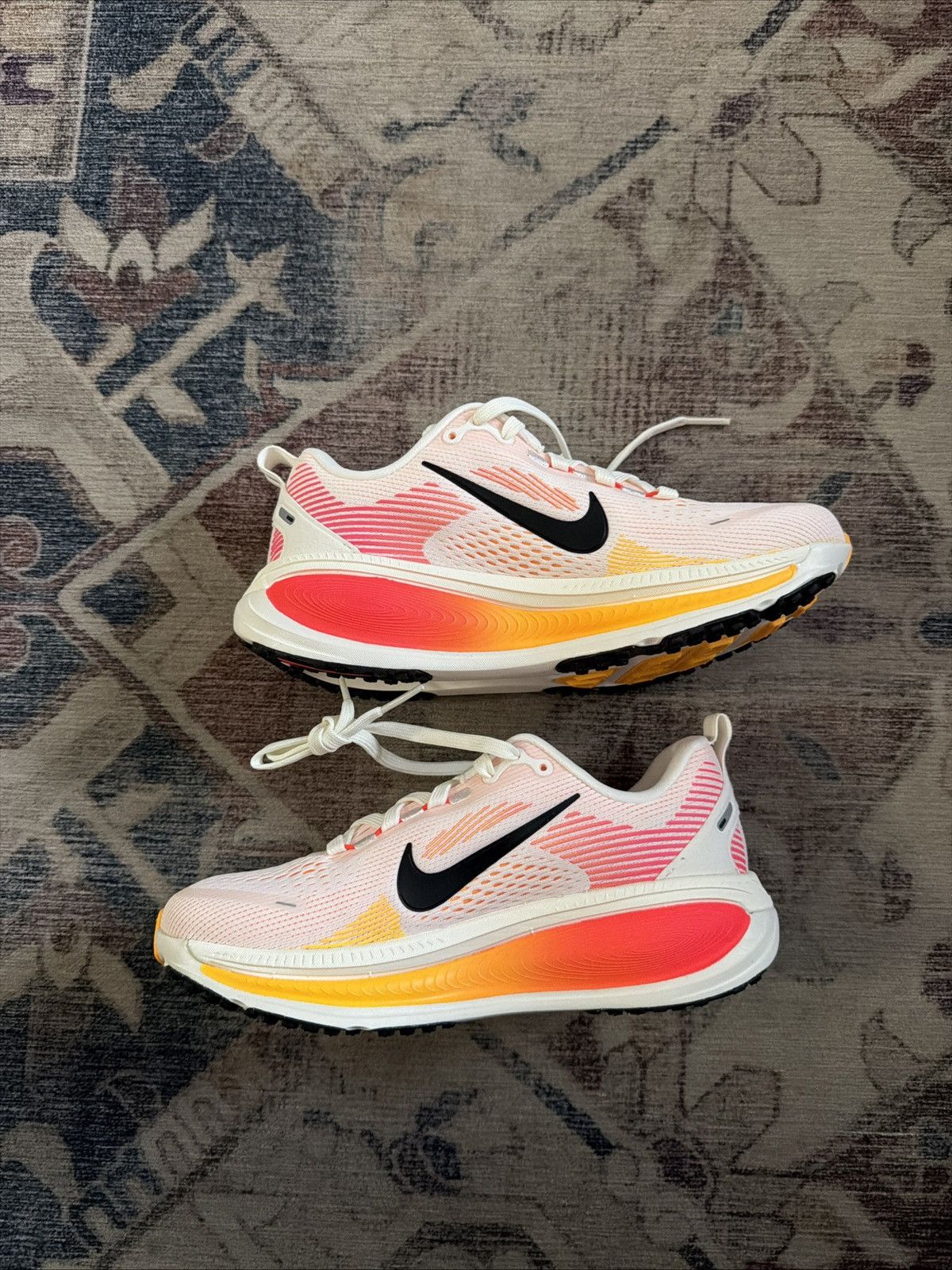 Nike Nike Vomero 18 Size US 5.5 / IT 35.5 - 2 Thumbnail
