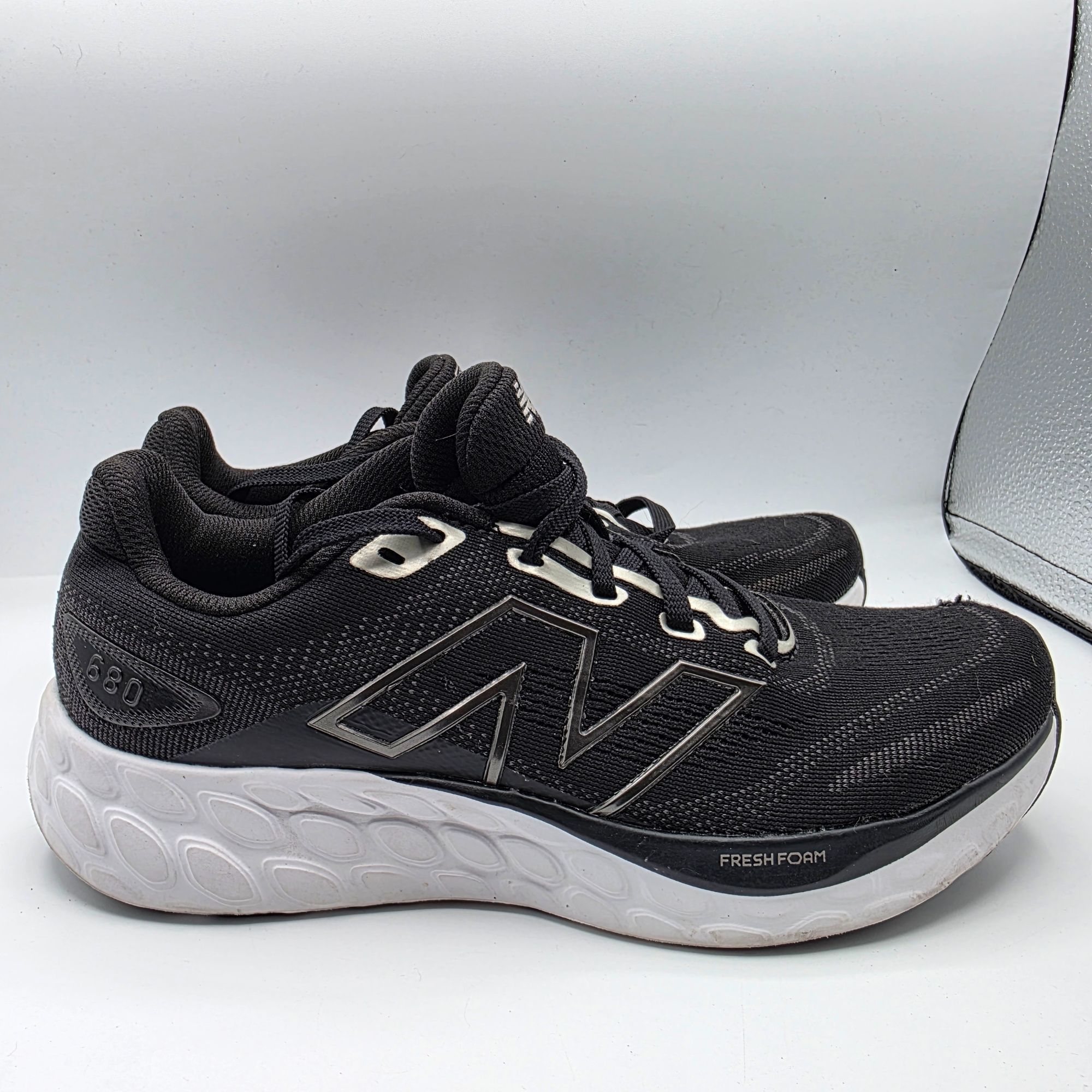 New Balance New Balance Fresh Foam 680v8 Womens Size 8 Black Athletic Sh Size US 8 / IT 38 - 12 Thumbnail
