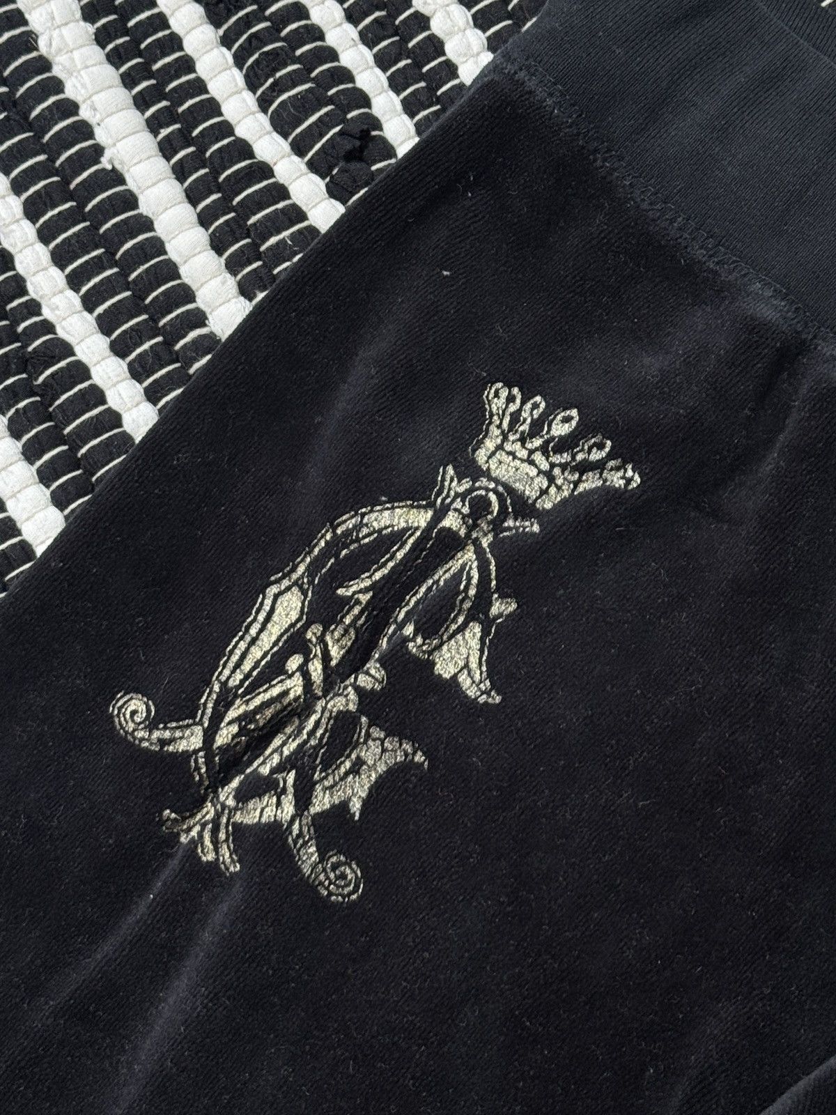 Christian Audigier VINTAGE CHRISTIAN AUDIGIER 2000s VELOUR PANTS Size 28" / US 6 / IT 42 - 4 Thumbnail
